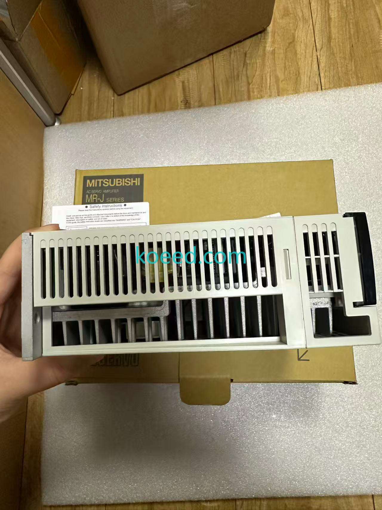 12MR-J2S-100A - Product View