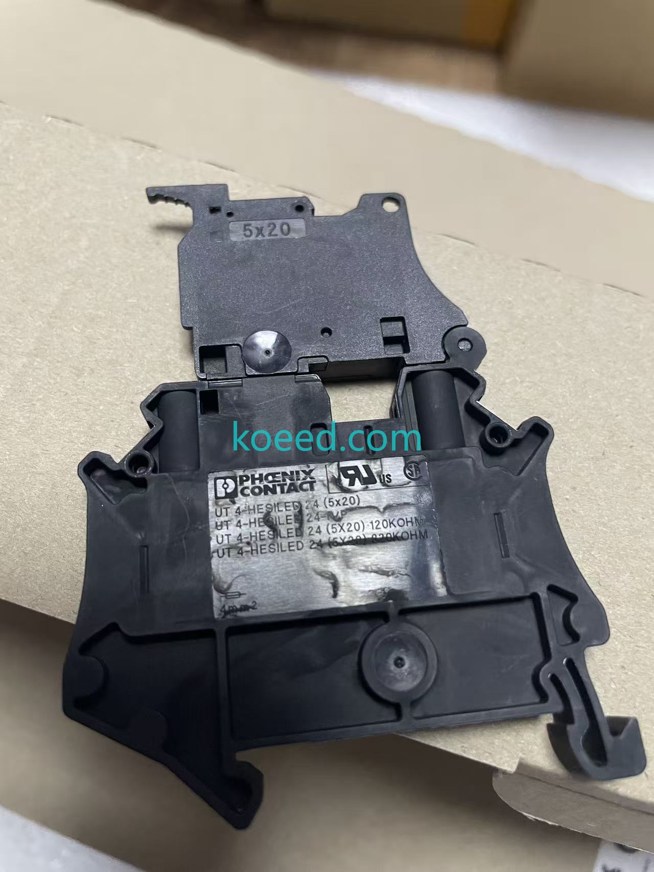 Phoenix Contact 3046090 front view