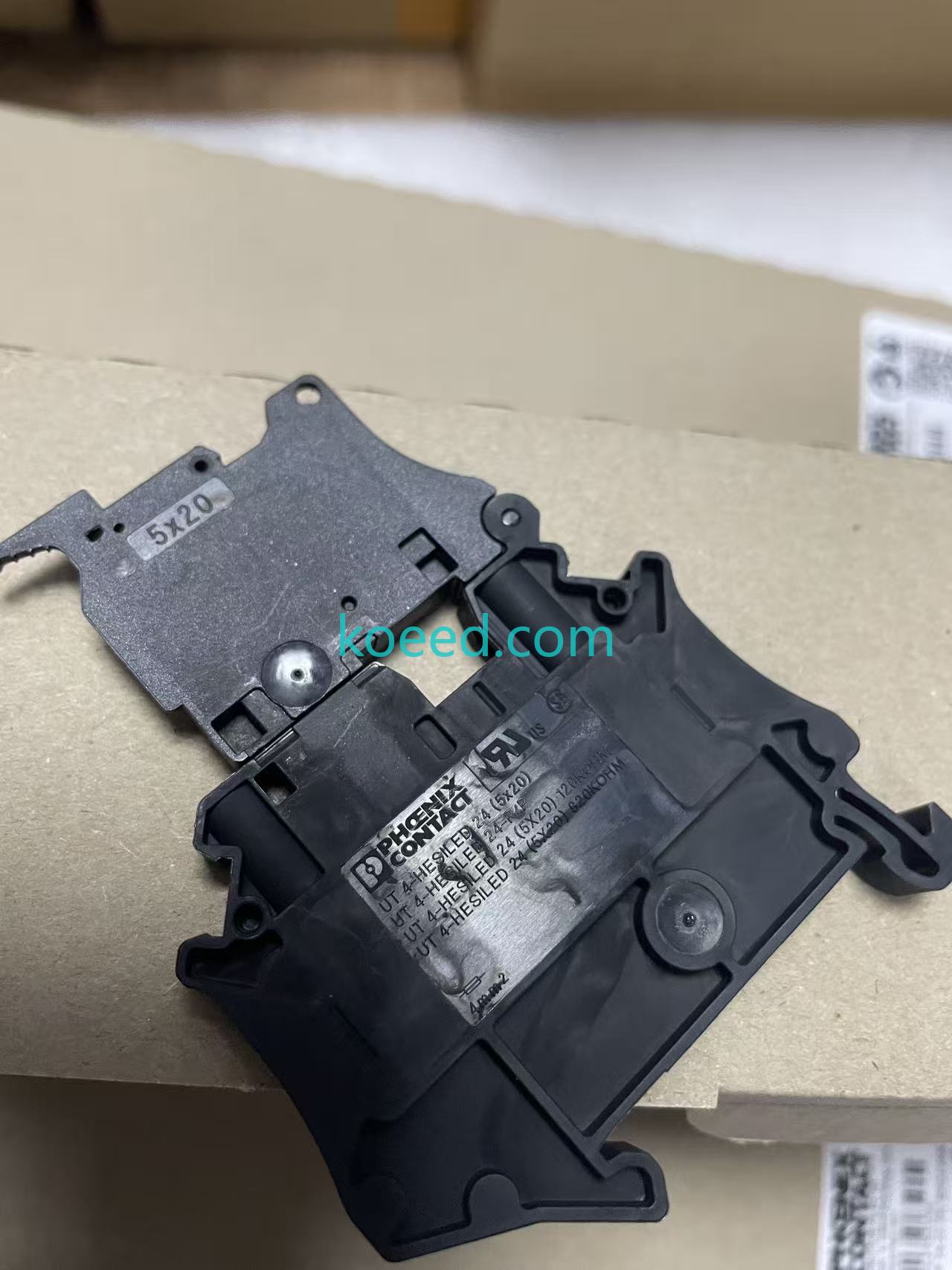 Phoenix Contact 3046090 side view