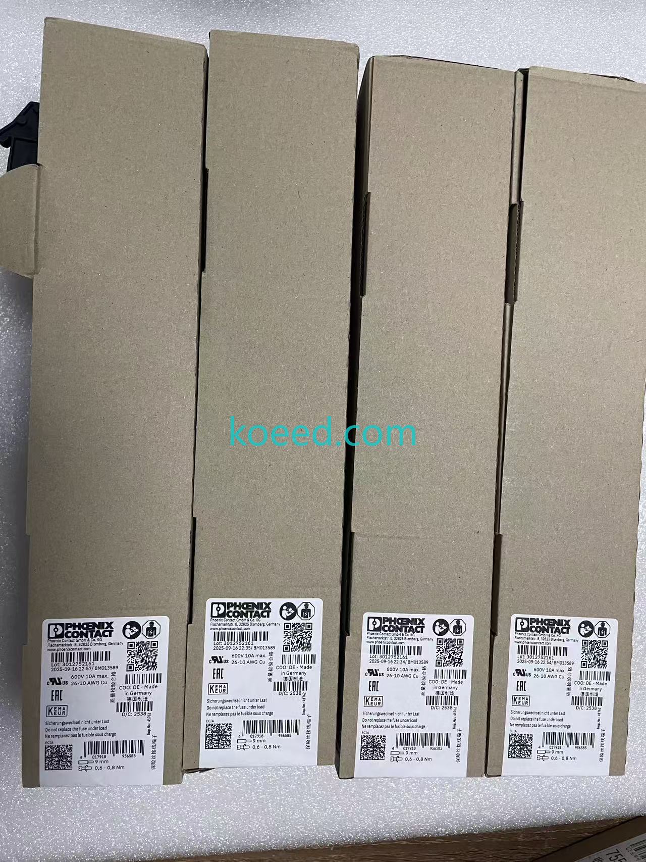 Phoenix Contact 3046090 close-up