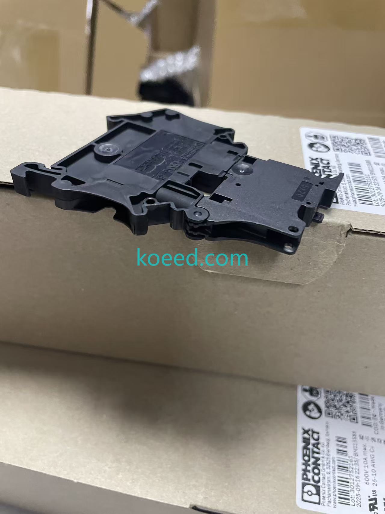 Phoenix Contact 3046090 packaging