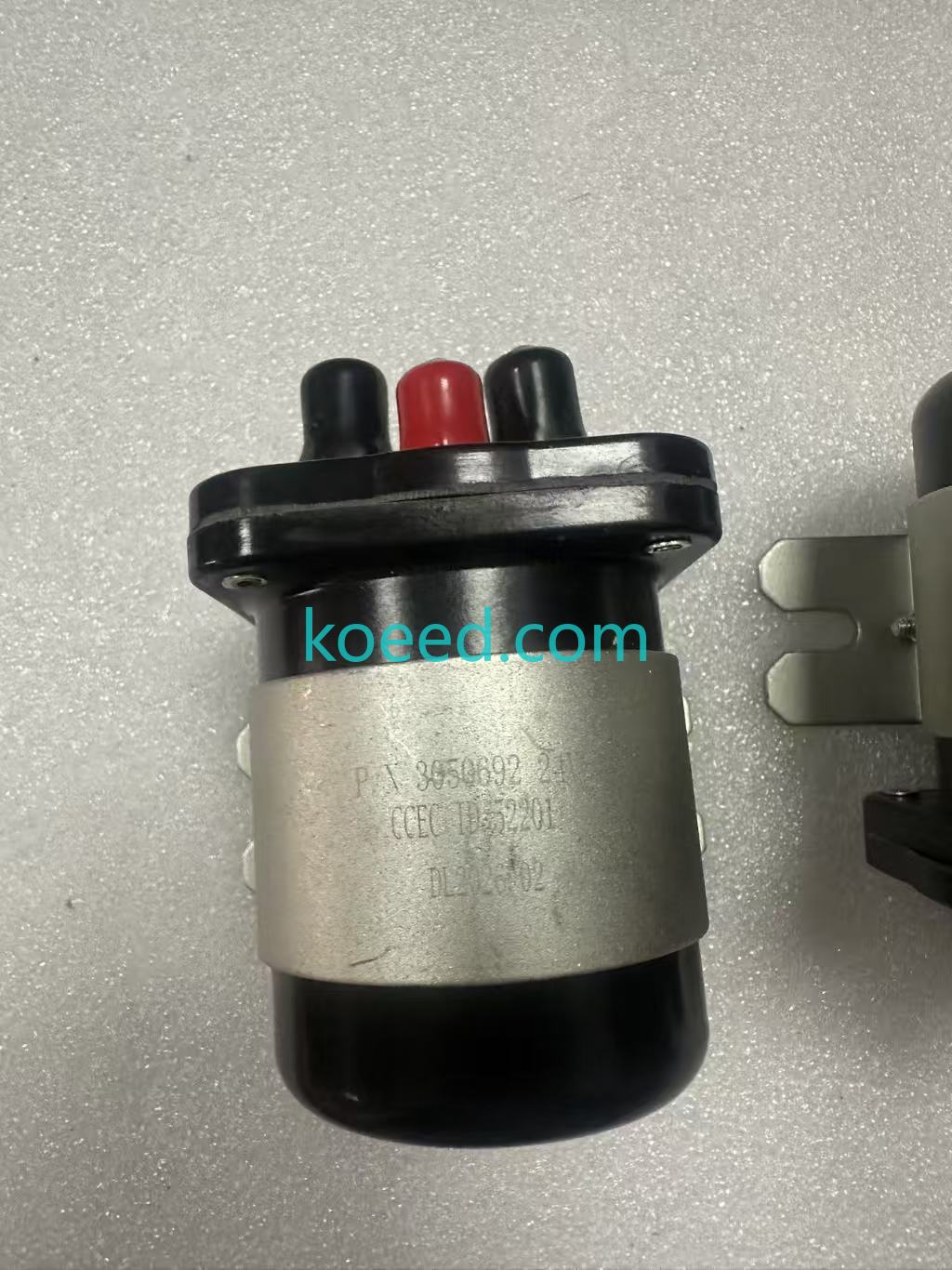 Cummins 3050692 Magnetic Switch - Connector End View