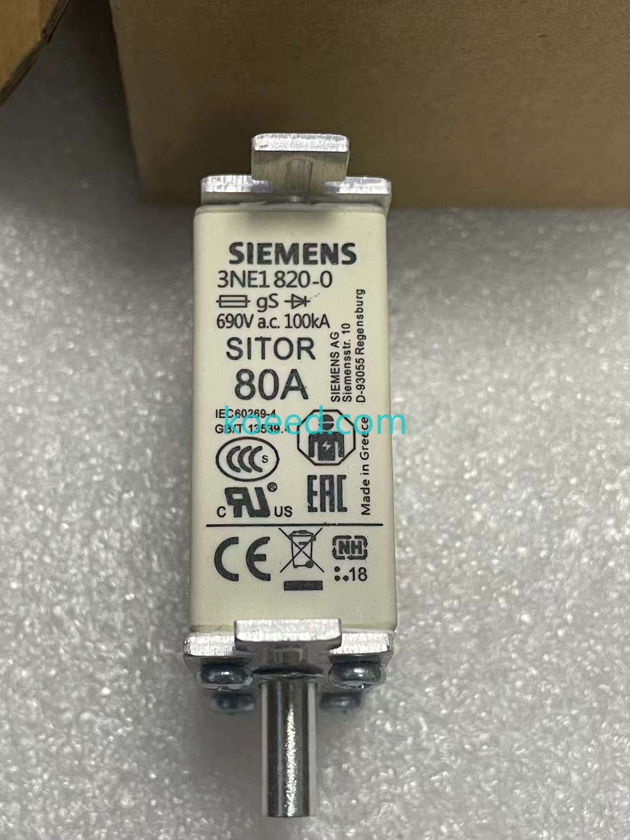 Siemens 3NE1820-0 side view with blade contacts