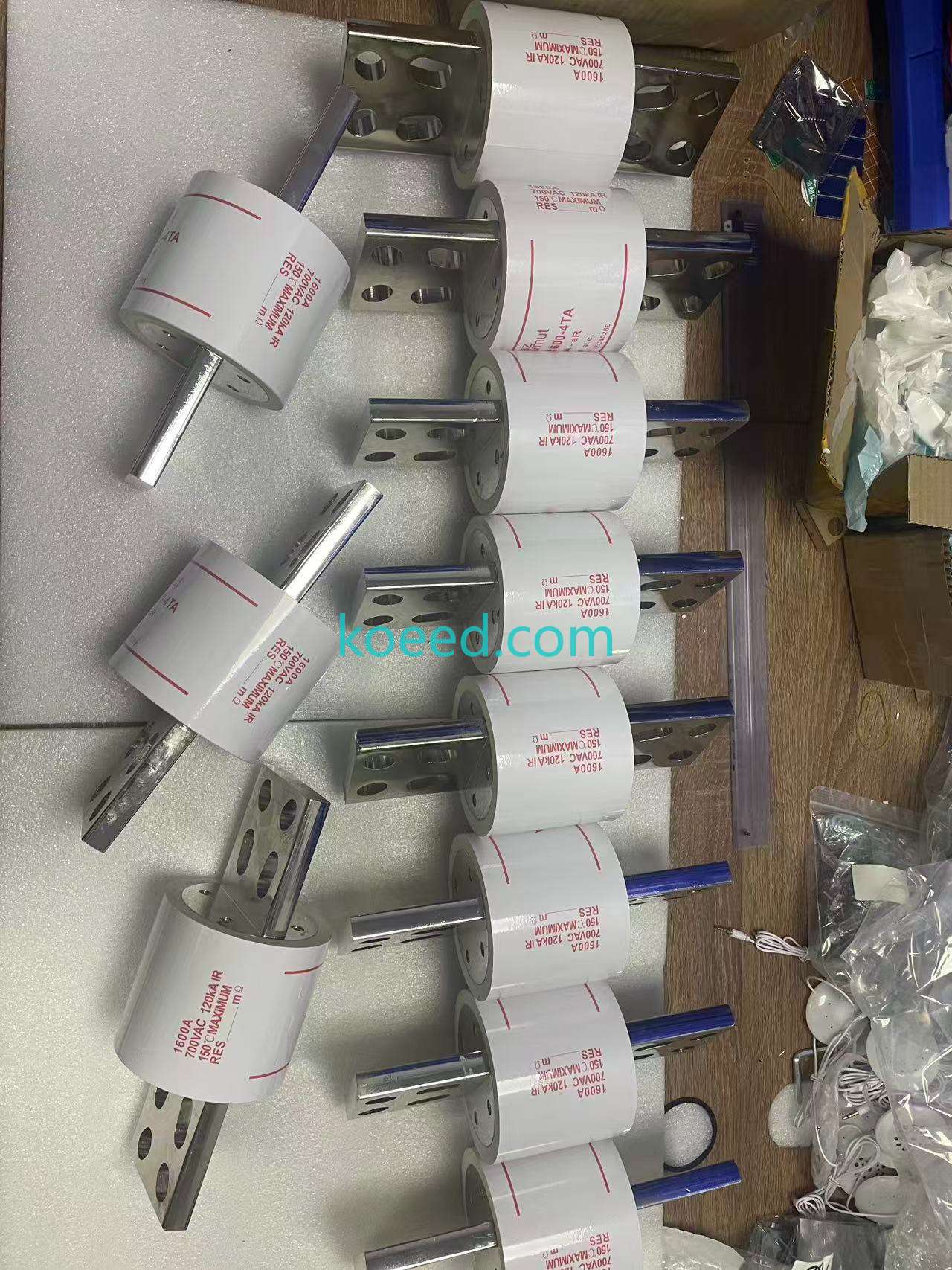 A70P1600-4TA Fuse Mounting