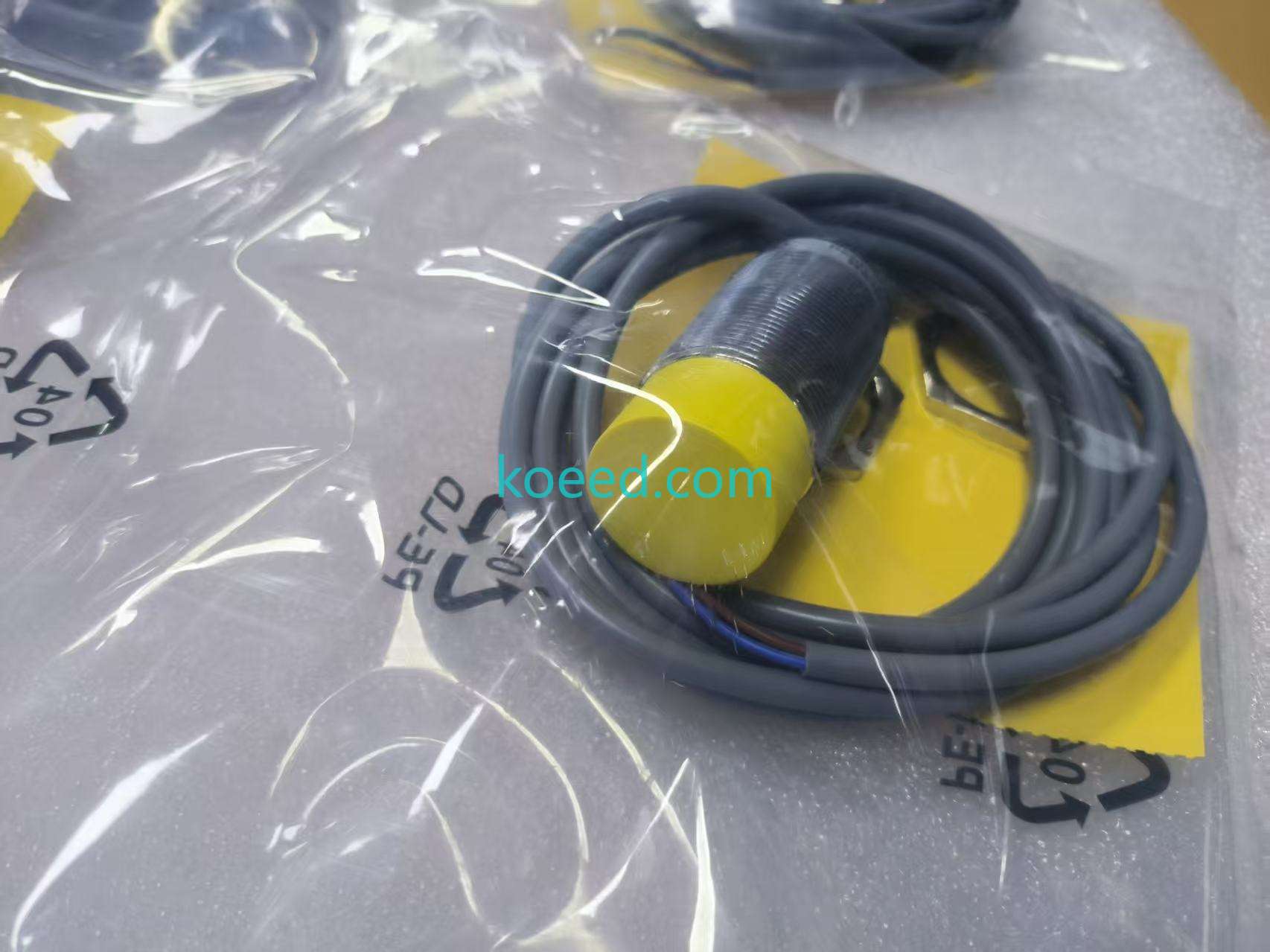 BI10-M30-AZ3X/S90 Front View