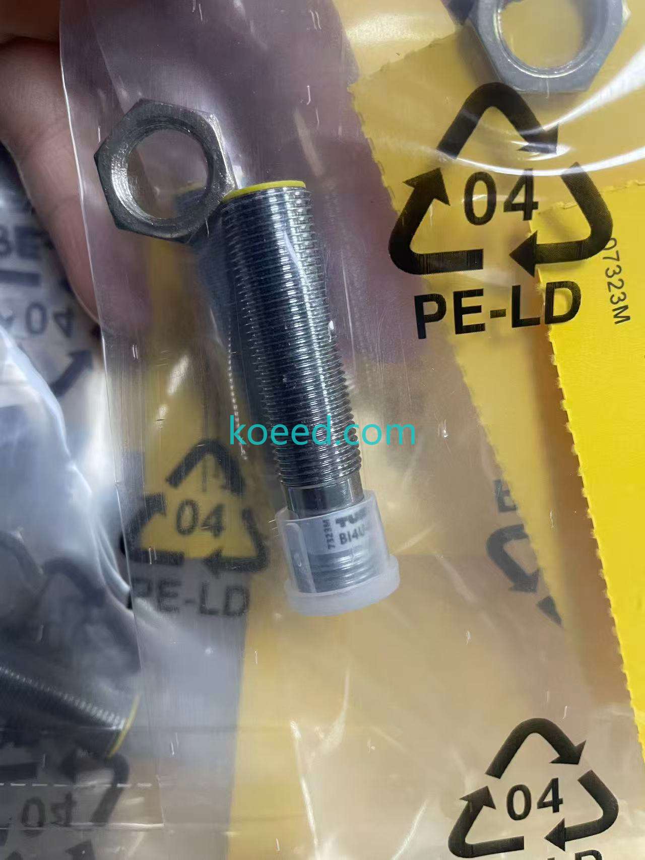 Turck BI4U-M12-AP6X-H1141 Mounting Example