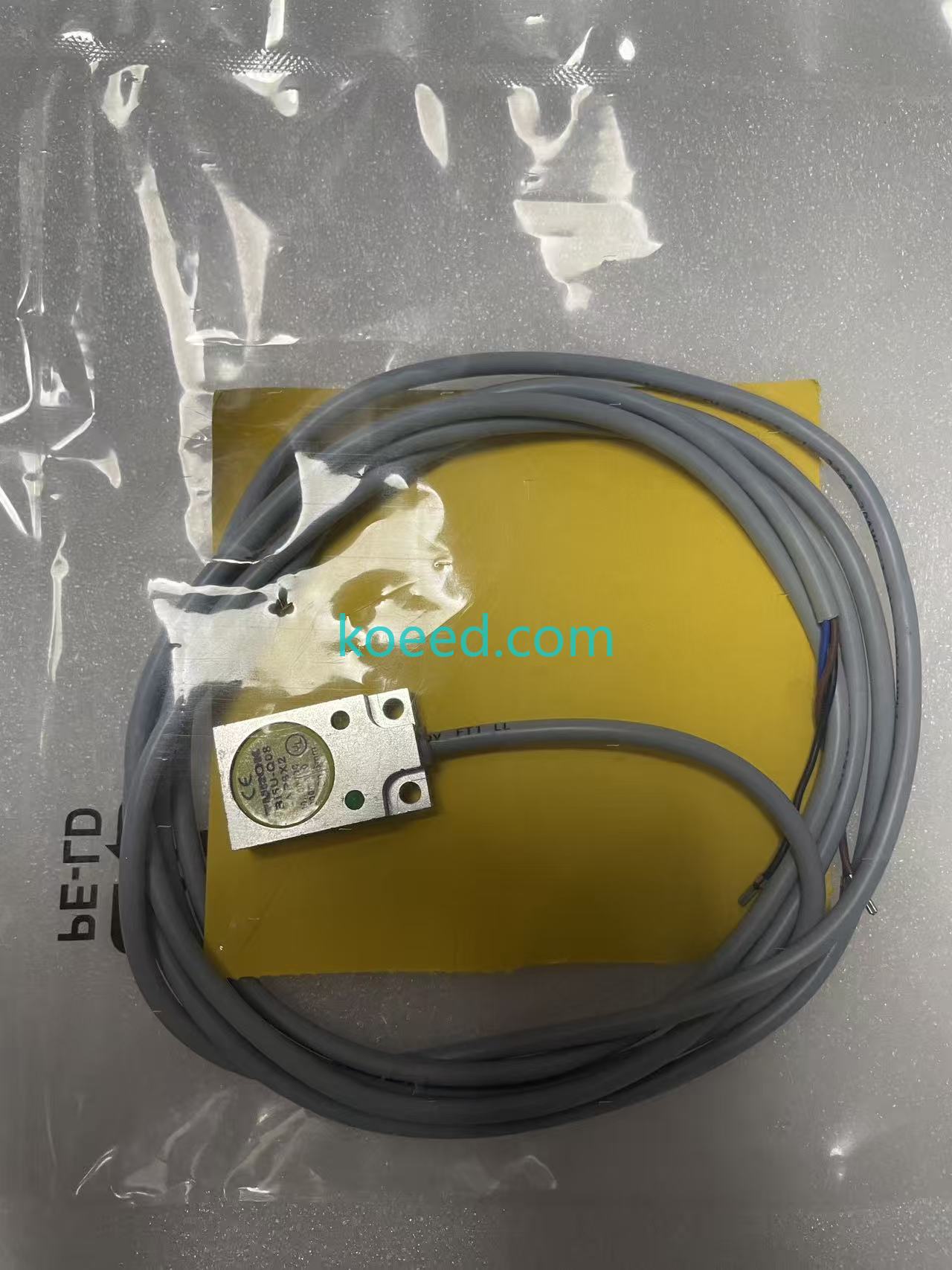 BI5U-Q08-AP6X2 Side View