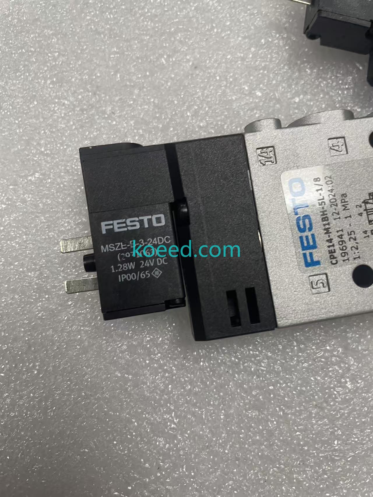 Festo CPE14-M1BH-5L-1/8 196941 — Front View