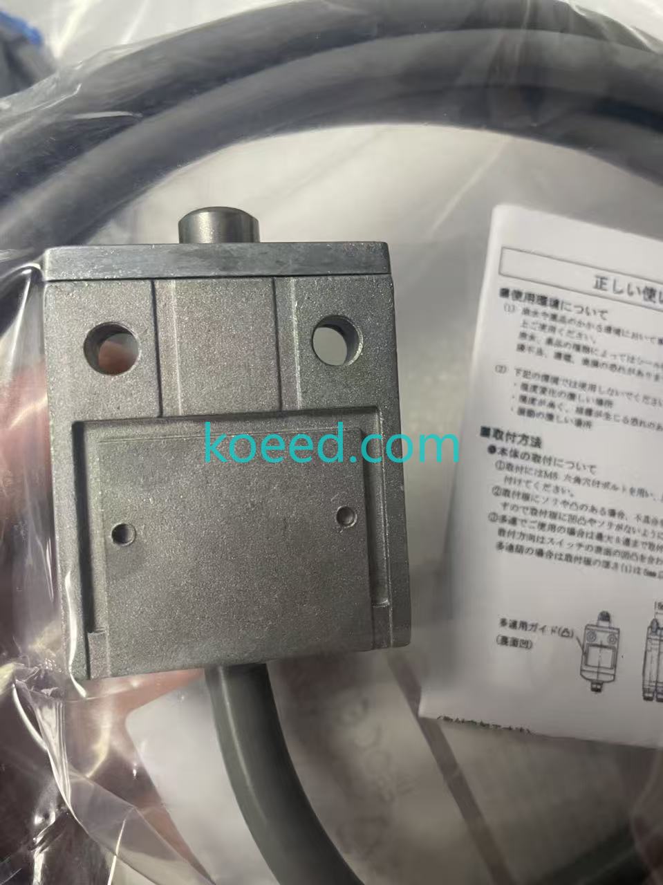 Omron D4C-1601 Installation Example