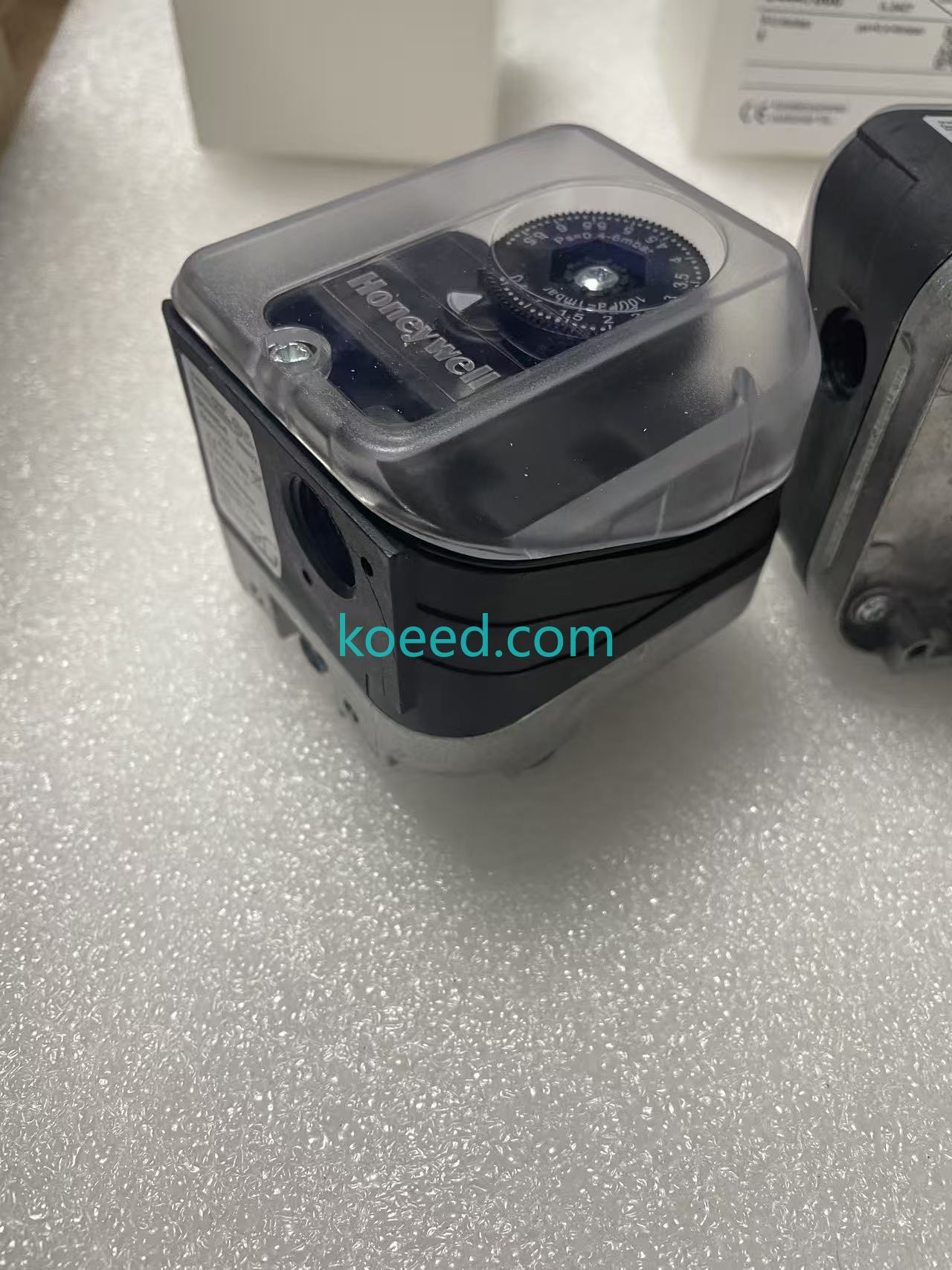 DG6UG-4 Pressure Switch Front View