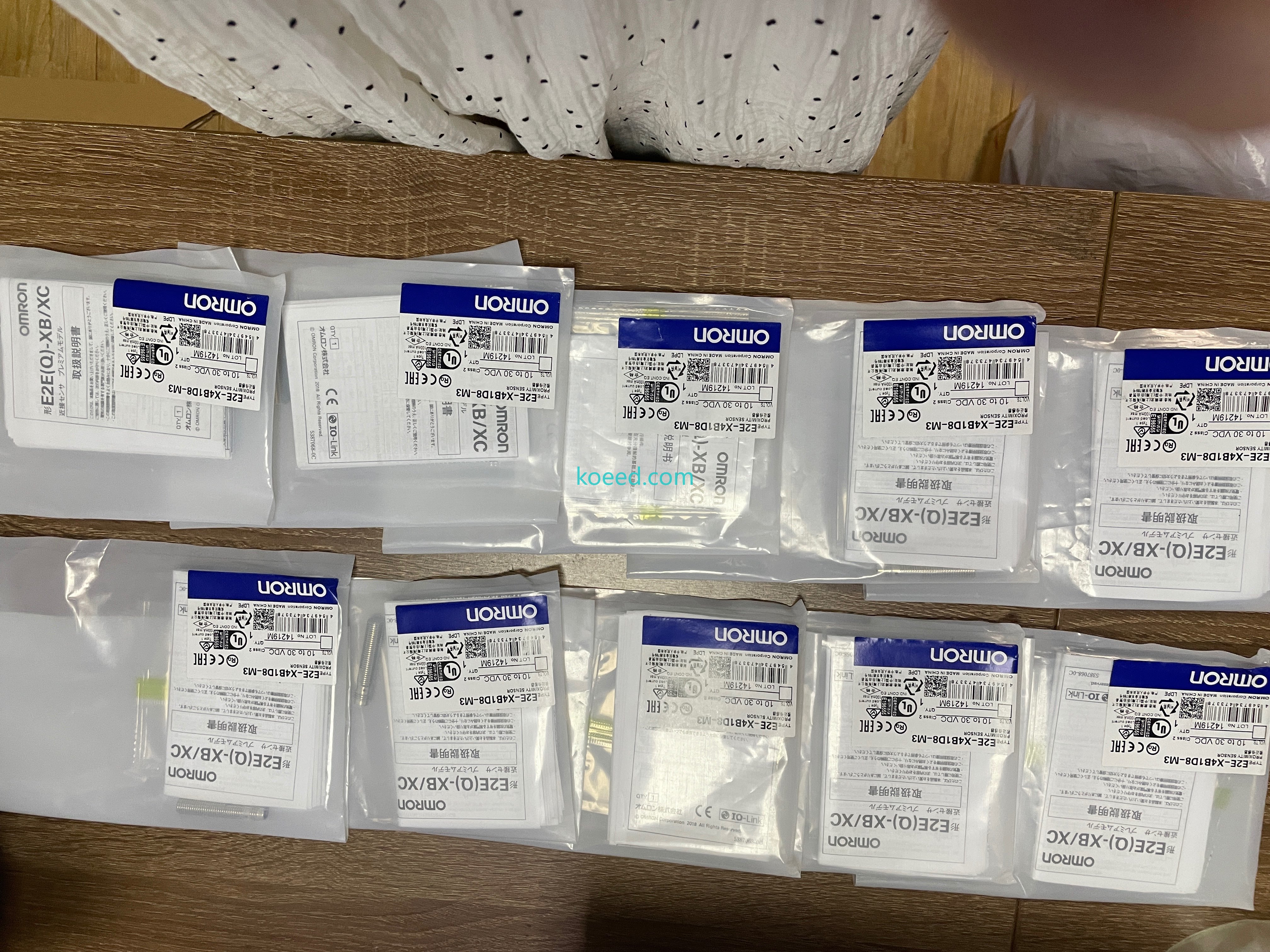 Omron E2E-X4B1D8-M3 Front View