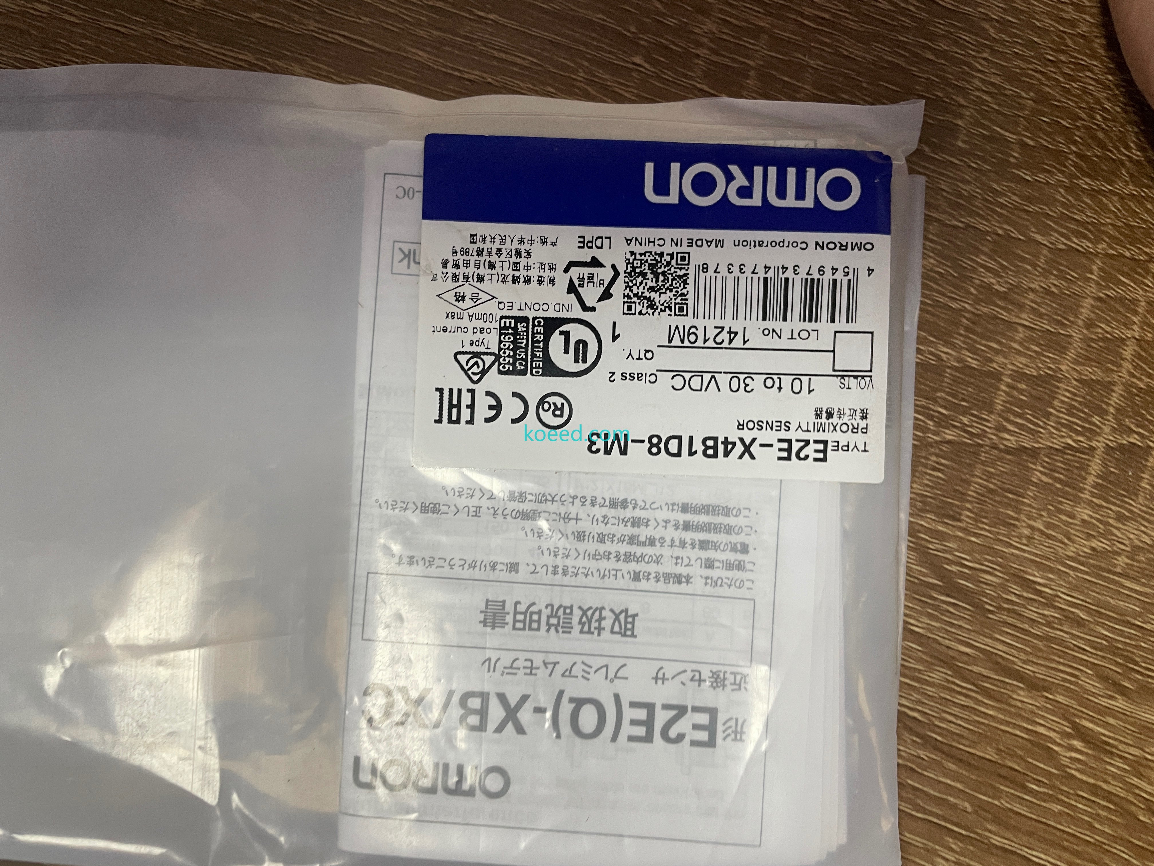 Omron E2E-X4B1D8-M3 Side View