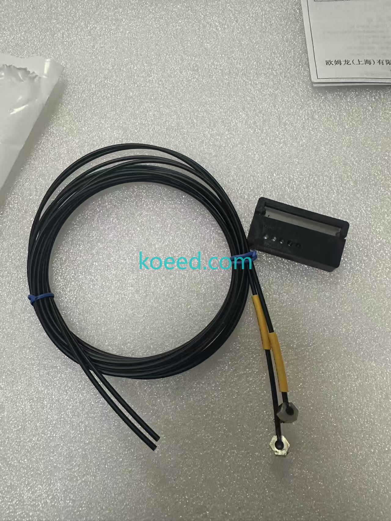 Omron E32-T11N Side View