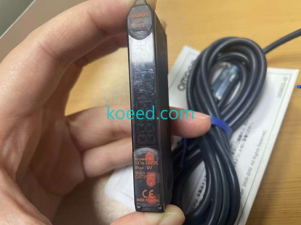 Omron E3X-DA8-S Display Close-up