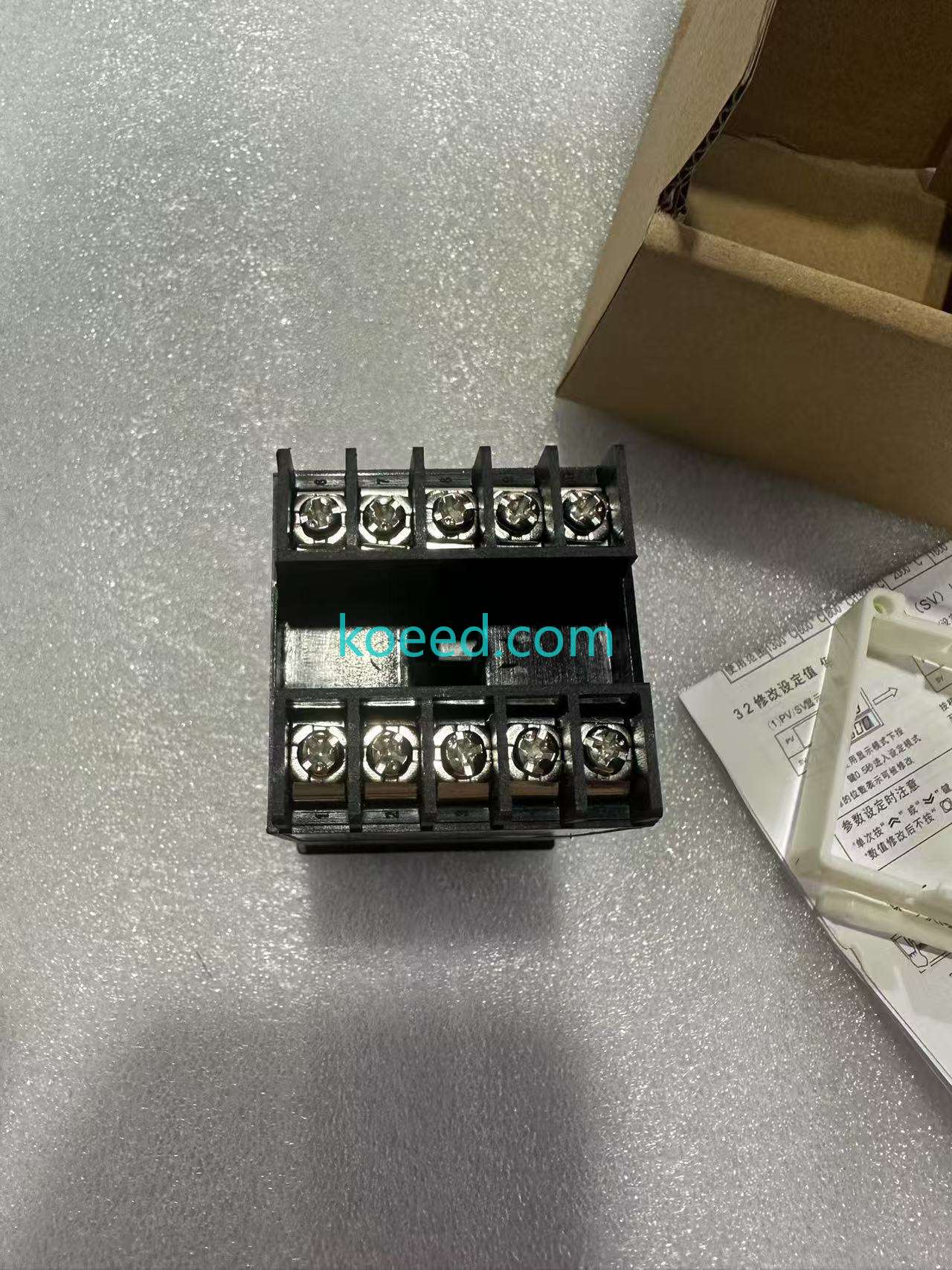 Omron E5CK-AA1-500 Side View