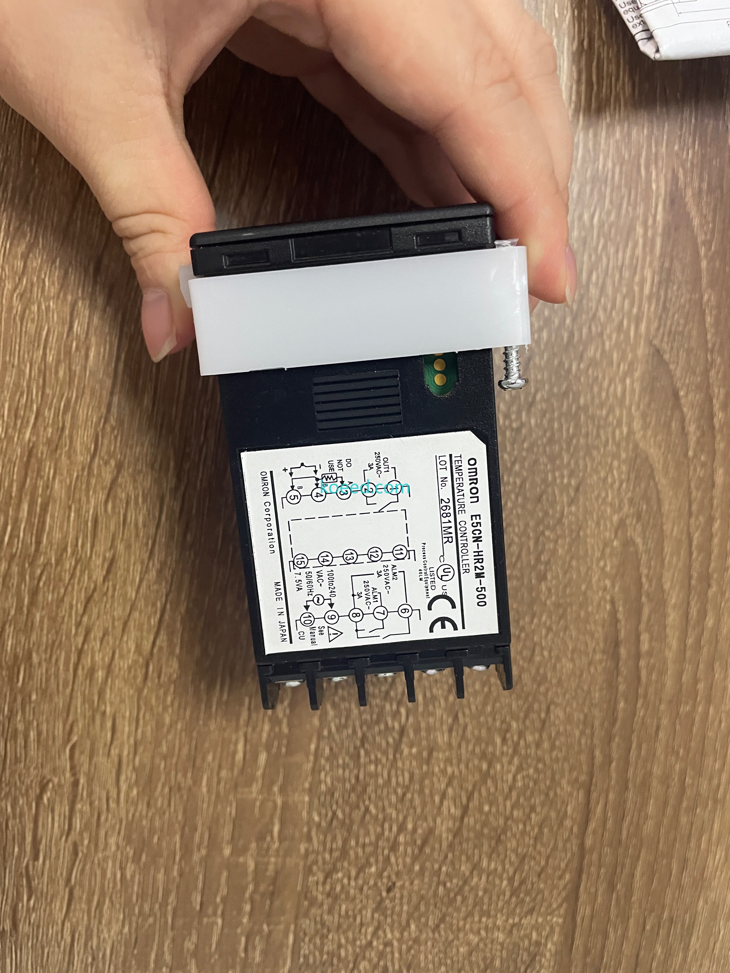 Omron E5CN-HR2M-500 Mounting Details