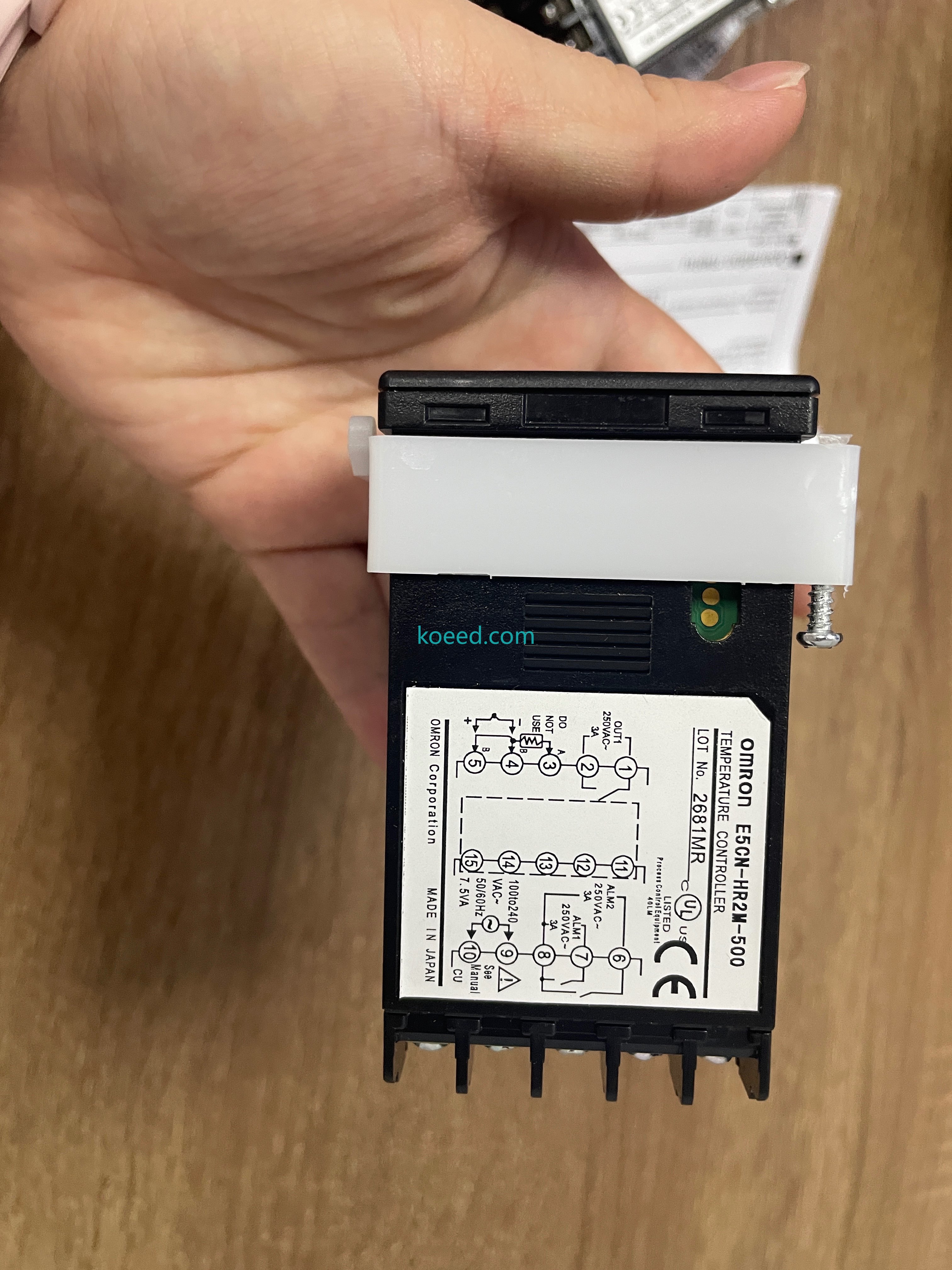 Omron E5CN-HR2M-500 Installation Guide