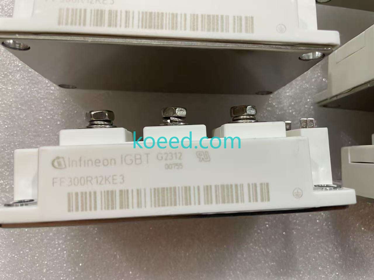 FF300R12KE3 Front View