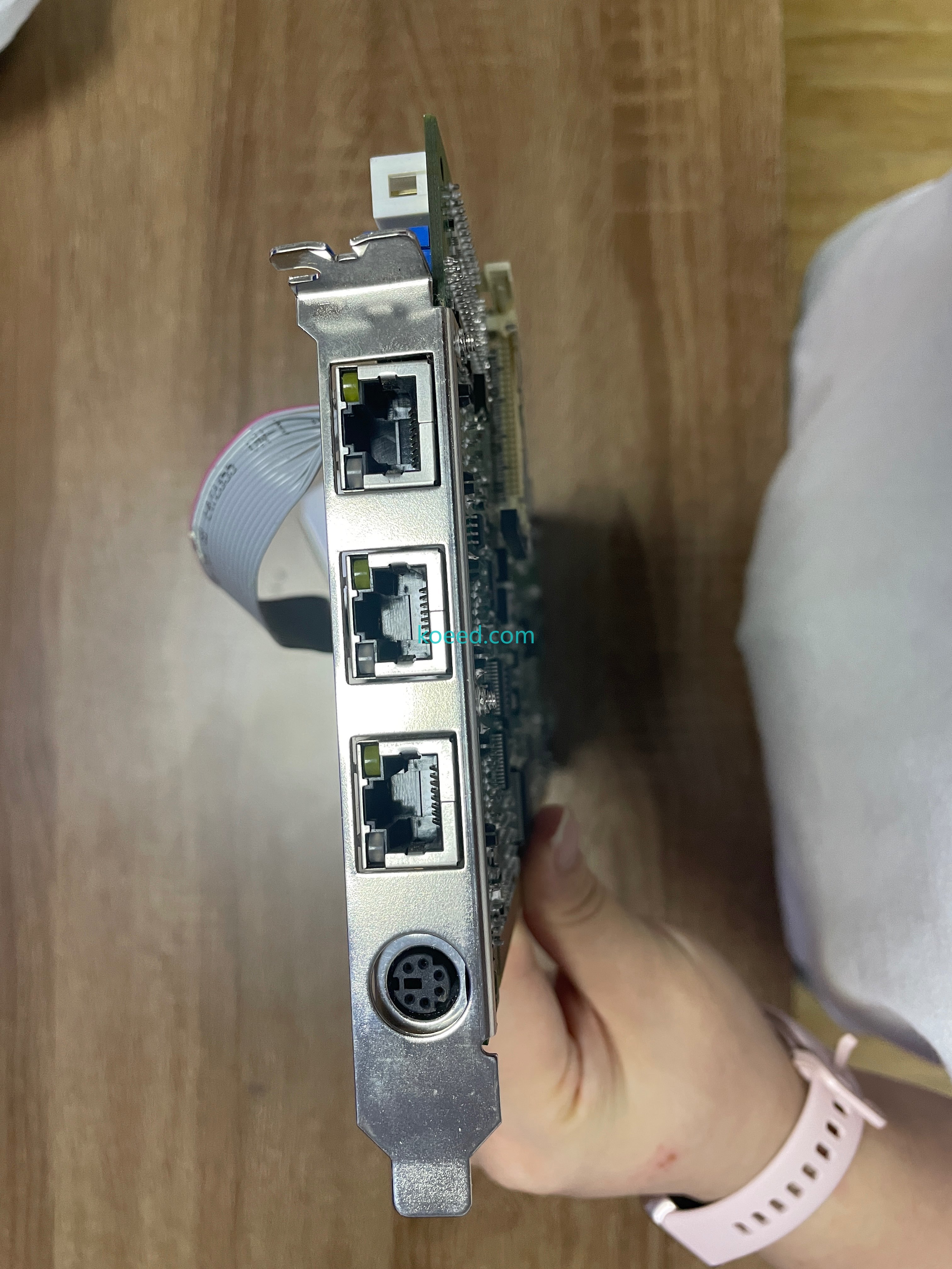 Commell FS-979 Front View