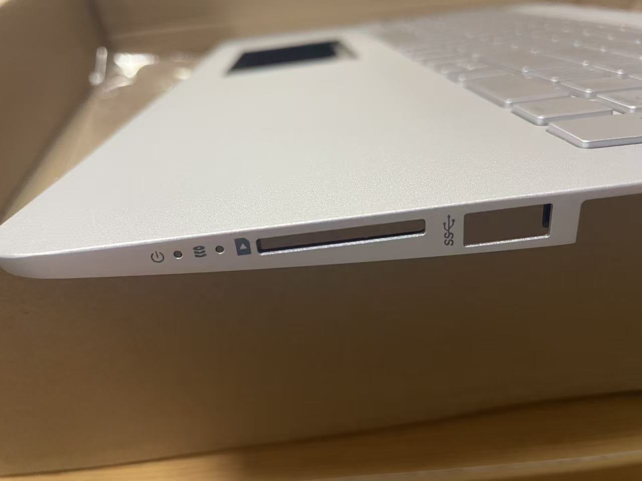 HP Pavilion 15-CC Keyboard Connector View