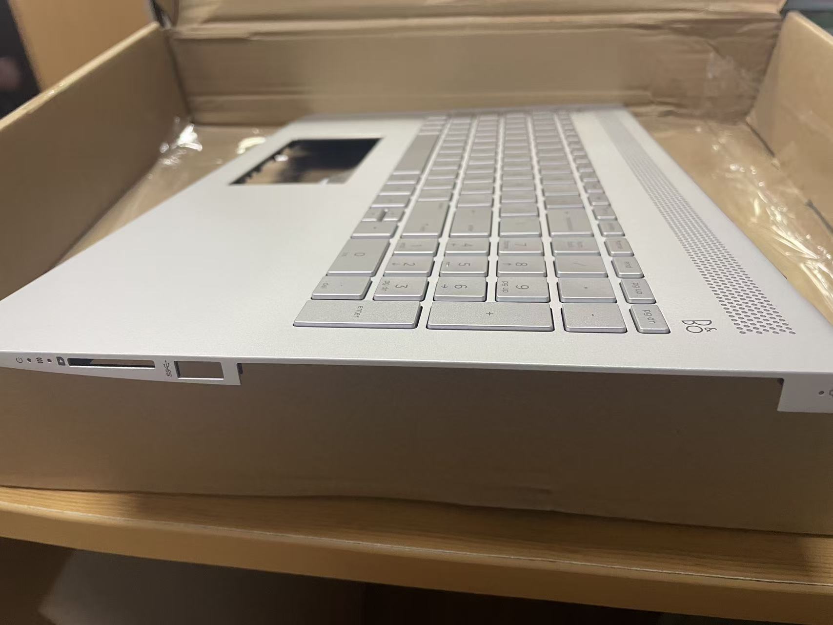 HP Pavilion 15-CC Keyboard Side View