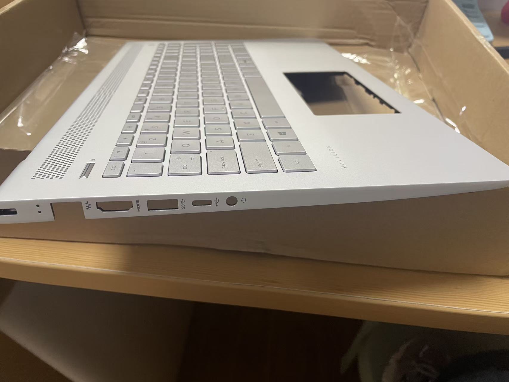 HP Pavilion 15-CC Keyboard Back View