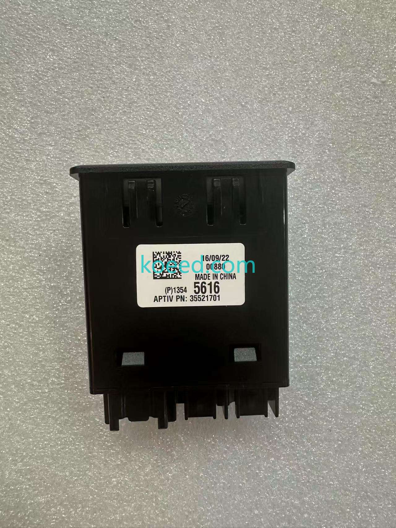 GM USB Cable Front View