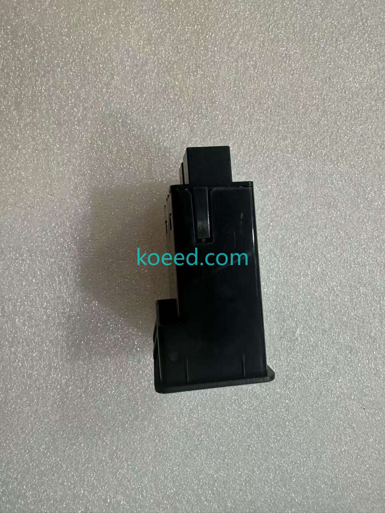 GM USB Cable Side View