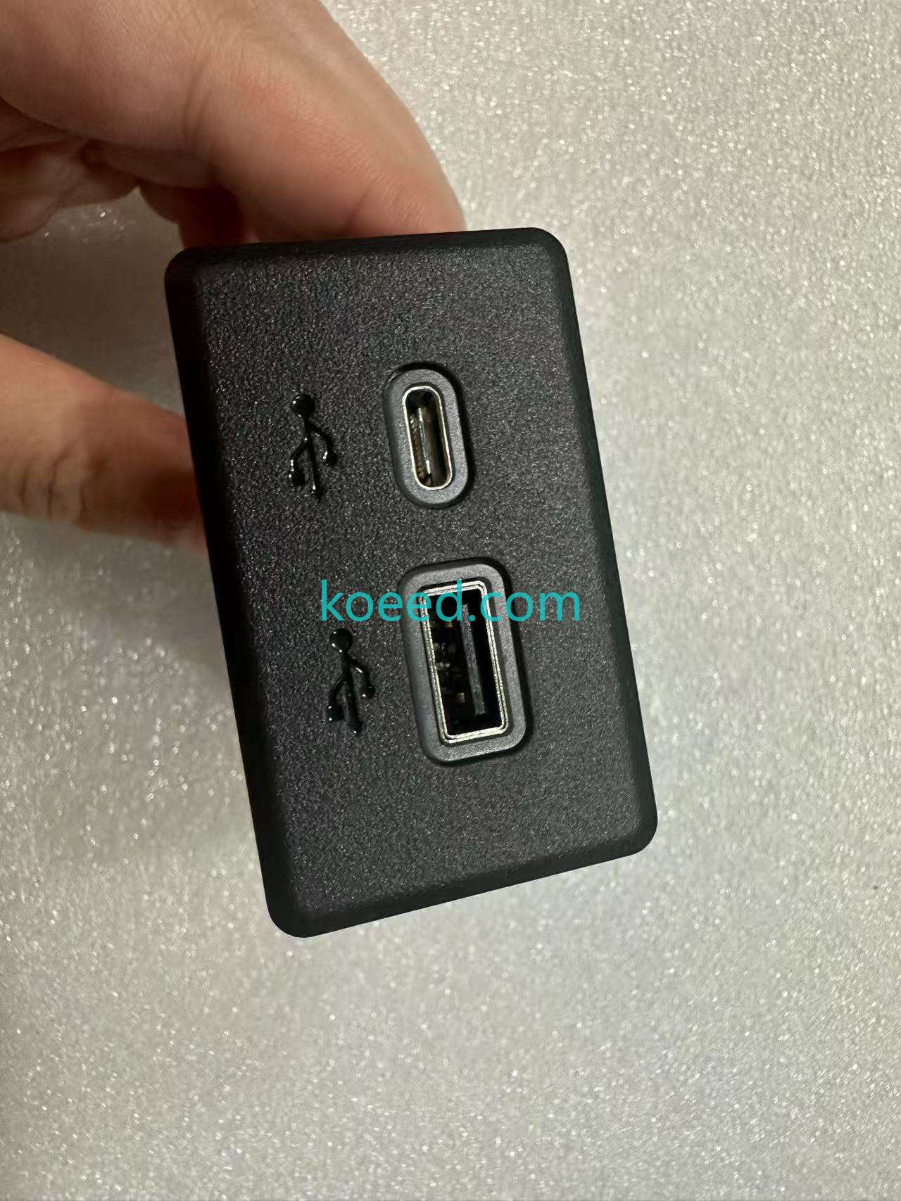 GM USB Cable Connector Detail