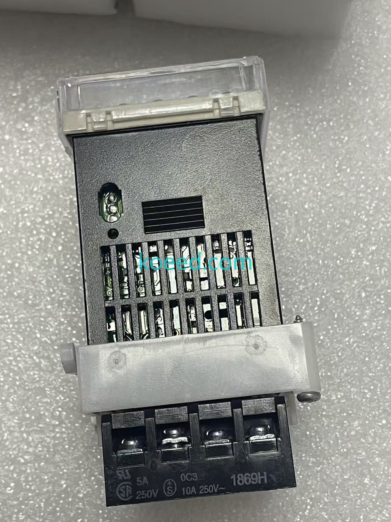 Omron H5CZ-L8D front view with LED display