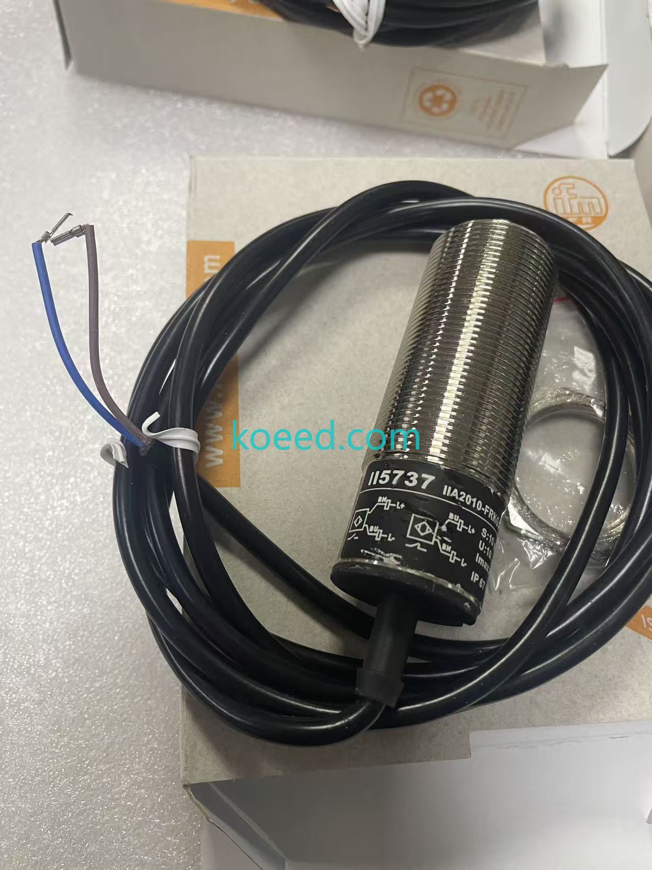 II5737 Inductive Sensor Front View