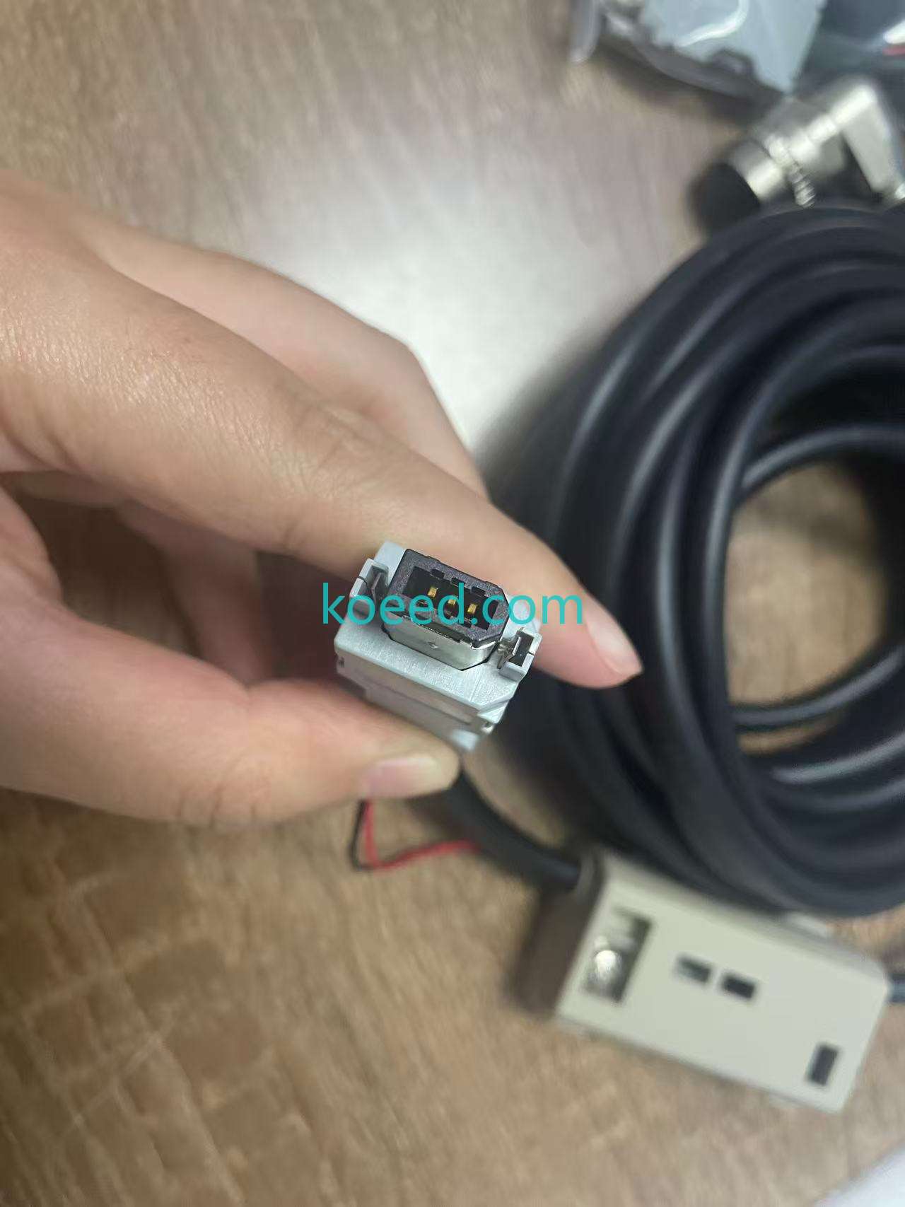 Battery case attachment detail