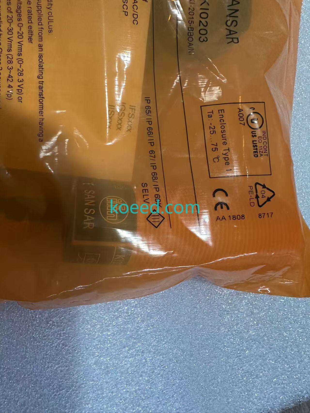 KI0203 Capacitive Proximity Sensor Front View