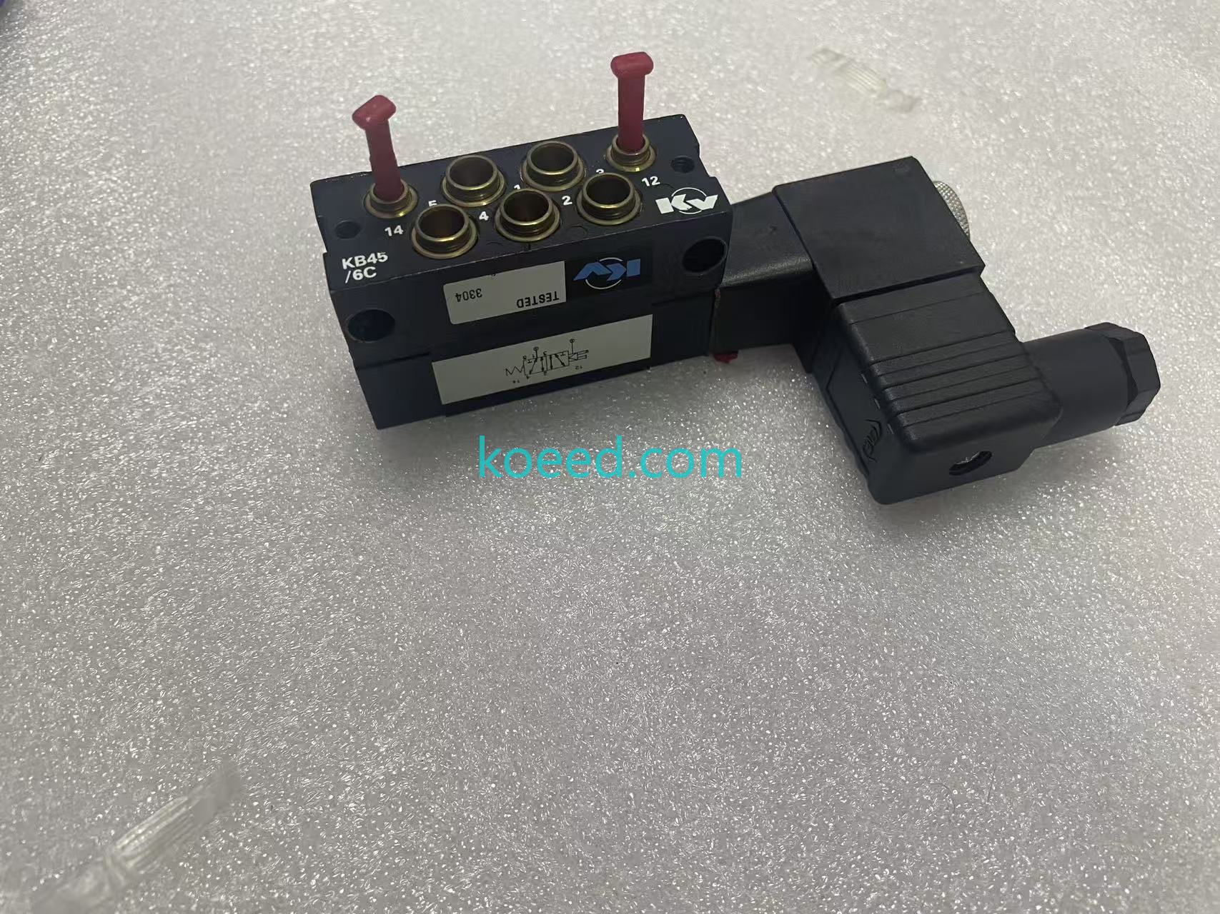 KVE 11145 Pneumatic Port Close-up