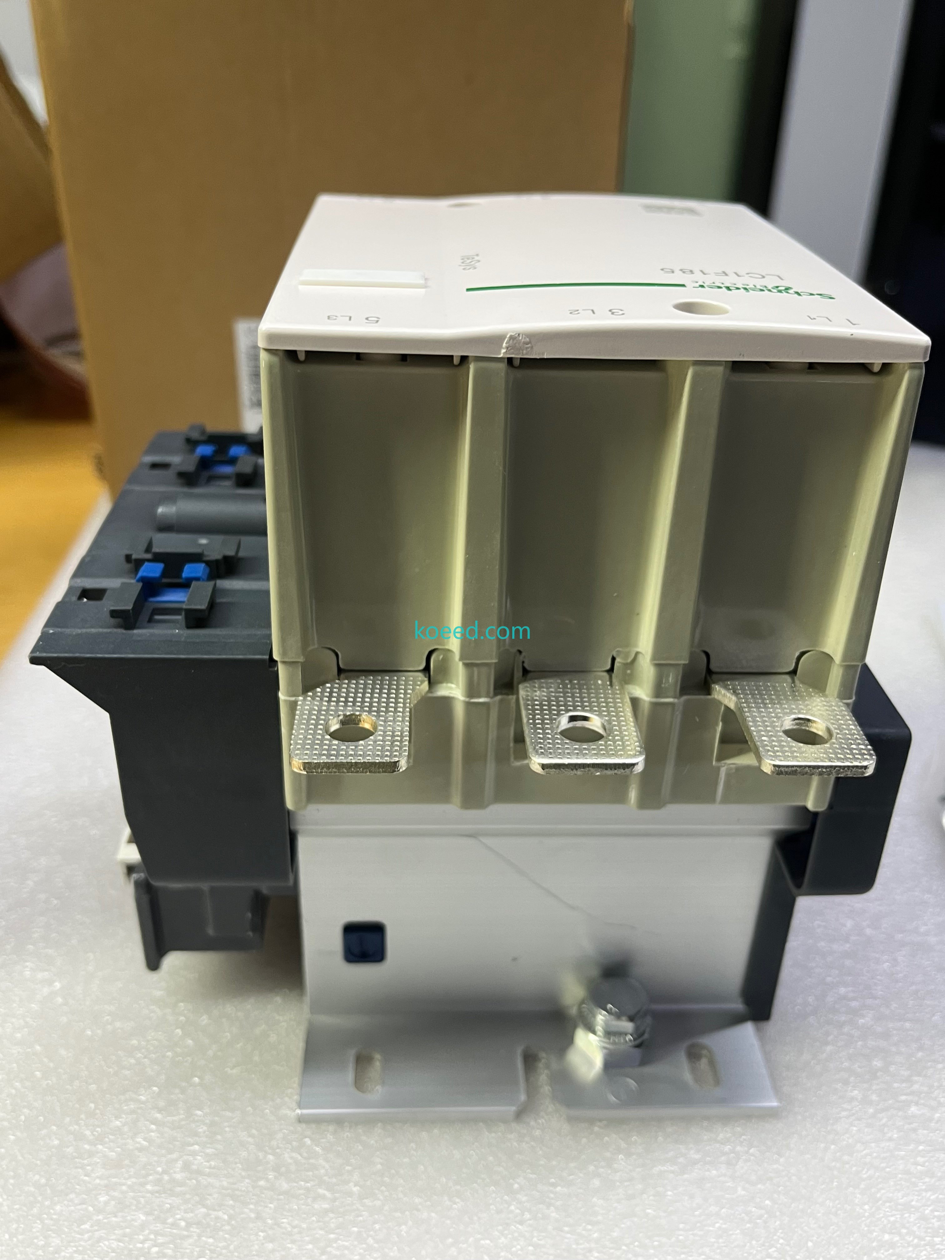 Schneider LC1F185M7 — Coil & Auxiliary Section