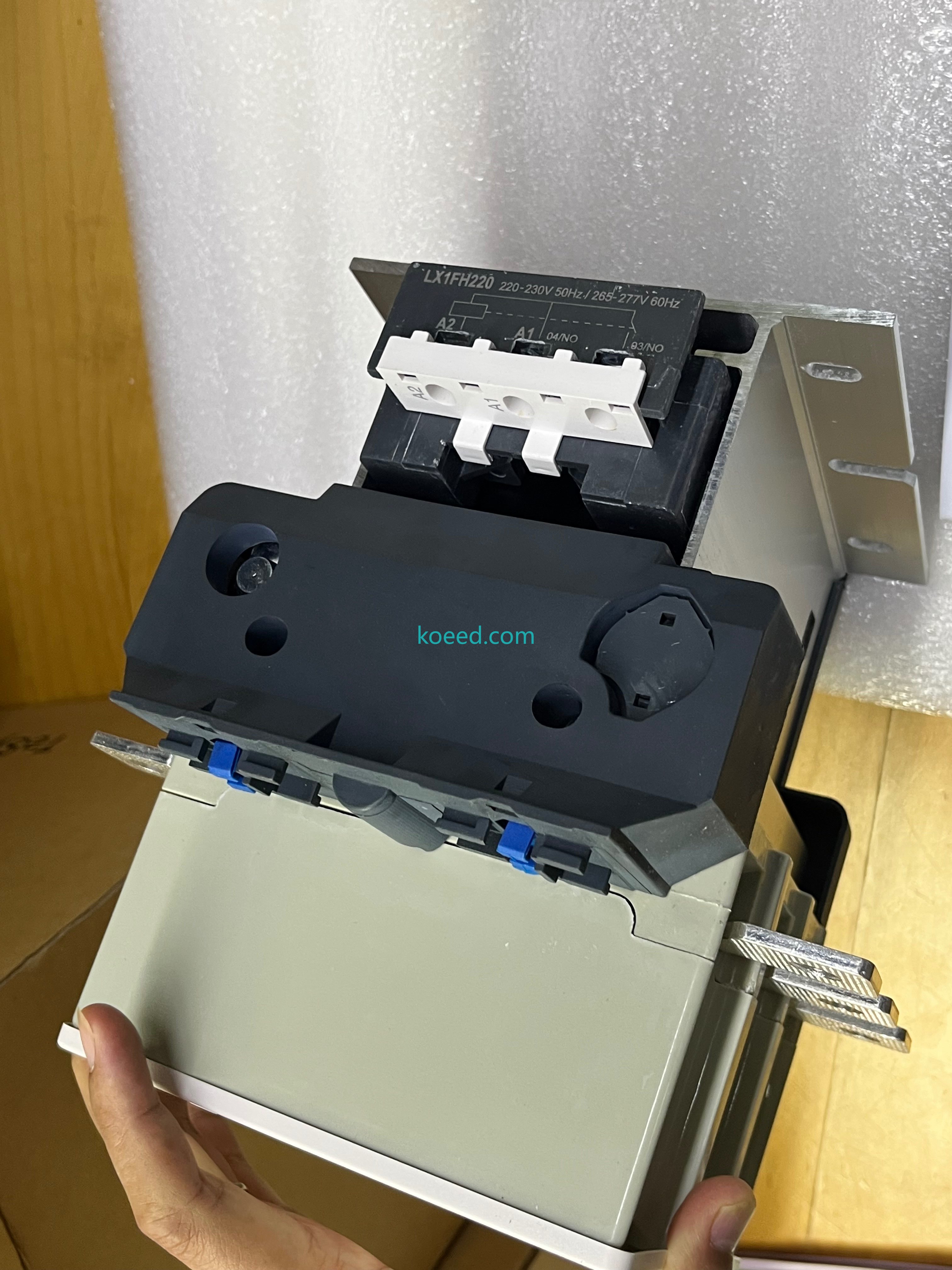 Schneider LC1F265M7 — Bottom Terminal View