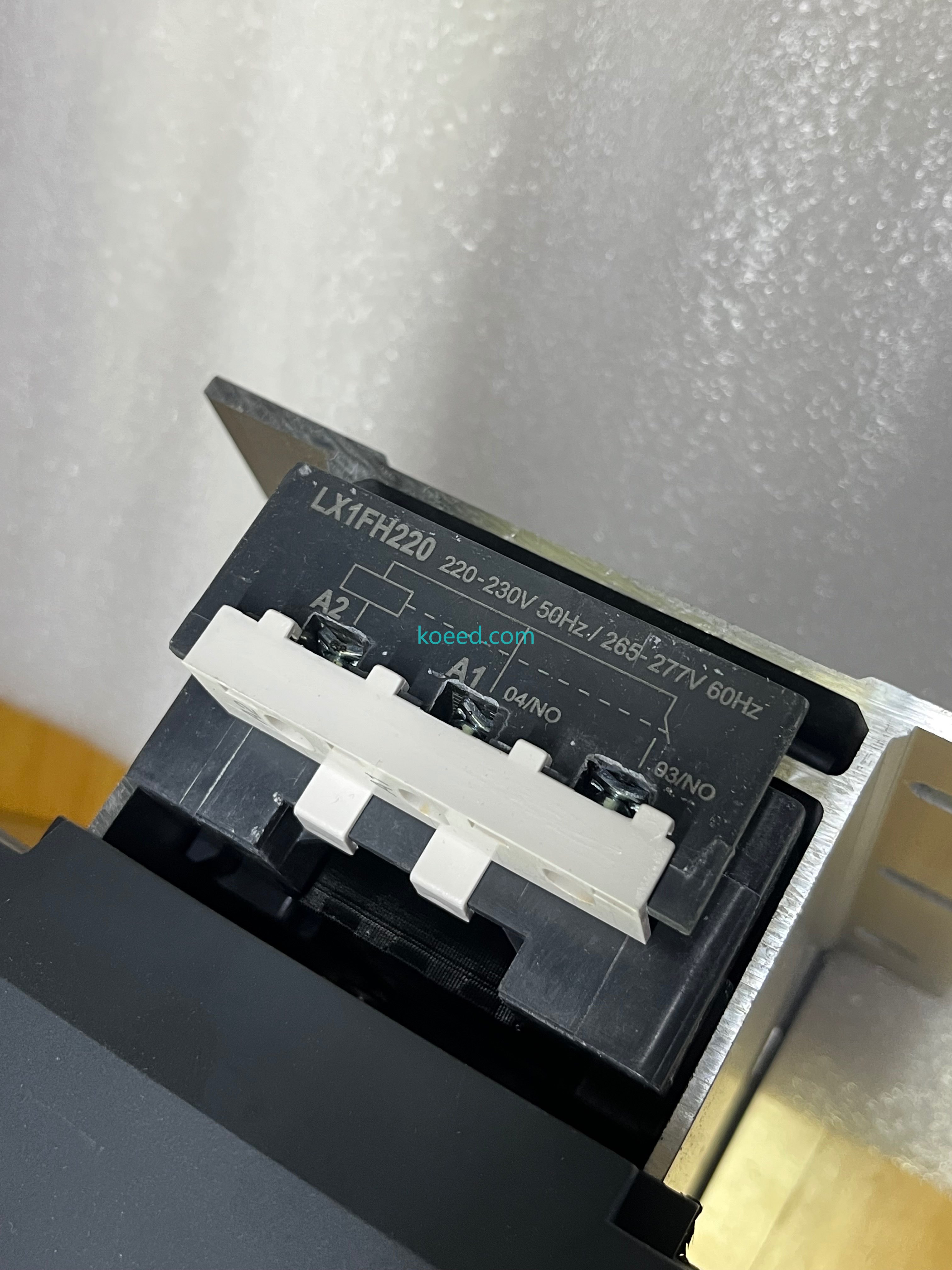 Schneider LC1F265M7 — Auxiliary Contact Block Detail