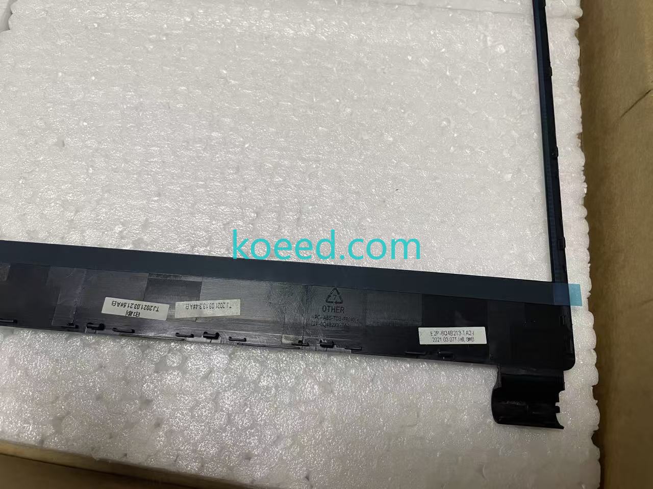MSI GS65 Bezel — Detail Angle Showing Clip Structure