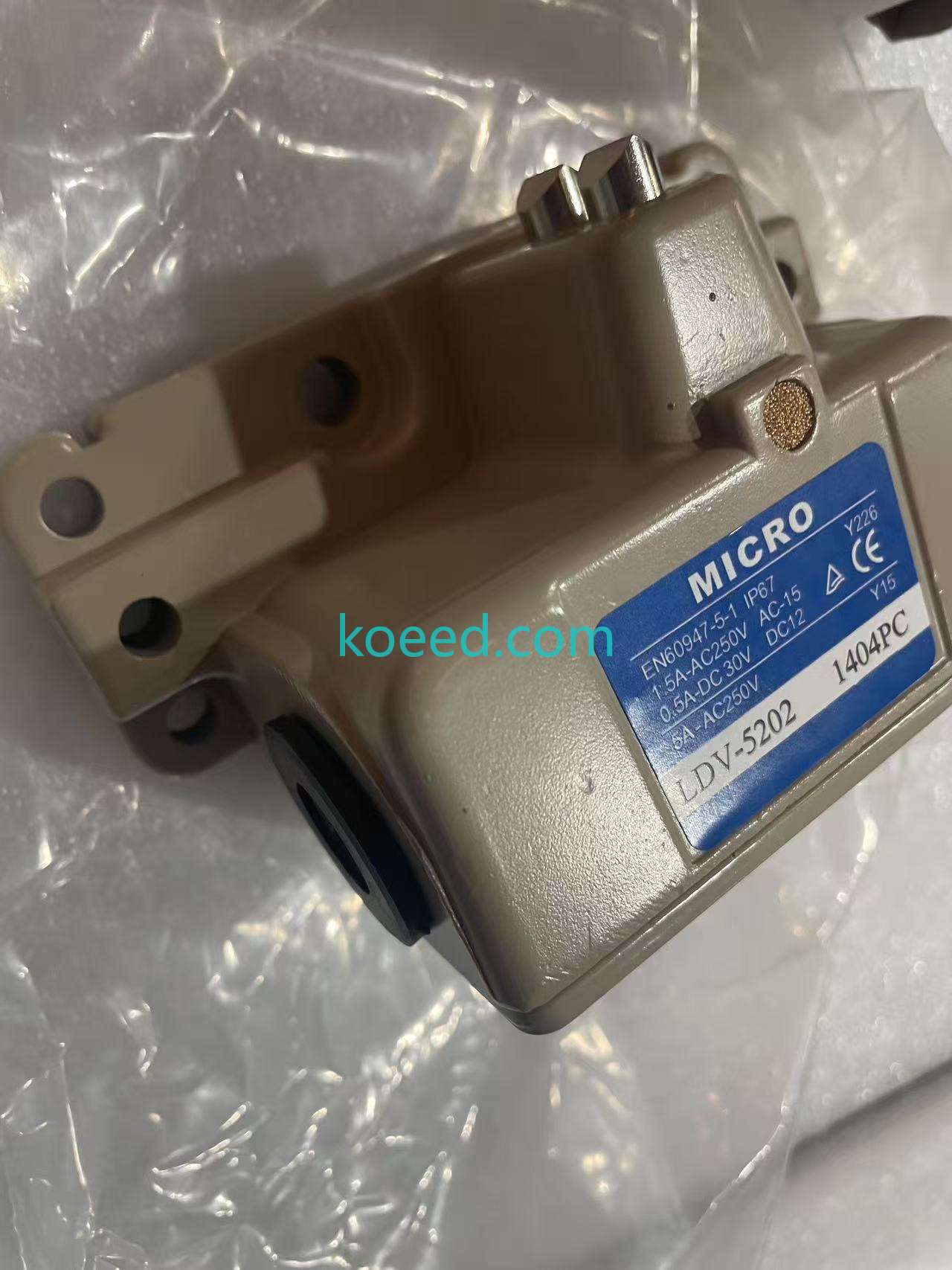 LDV-5202 Multi-Plunger Limit Switch — Front View