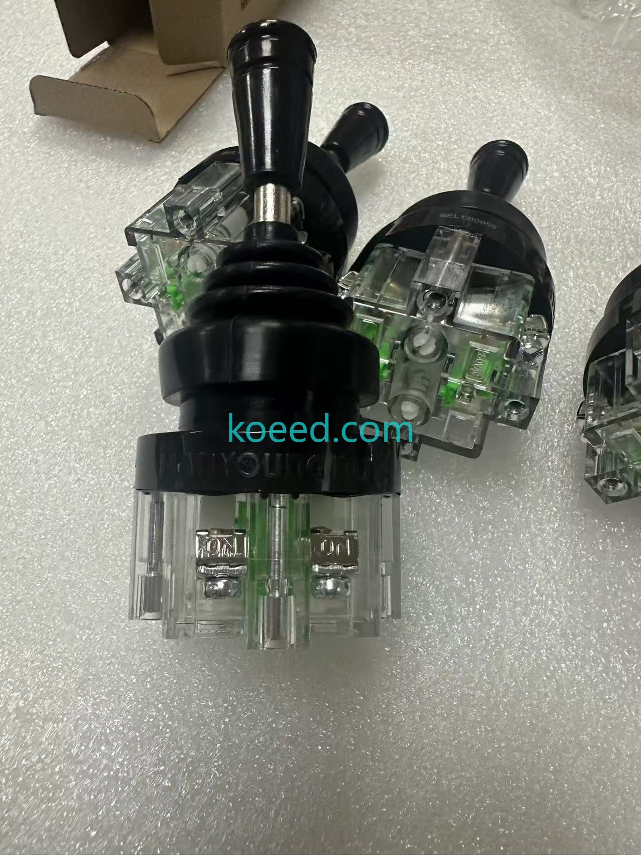 Koeed LES-02-1 PLC Controller — Angle Perspective