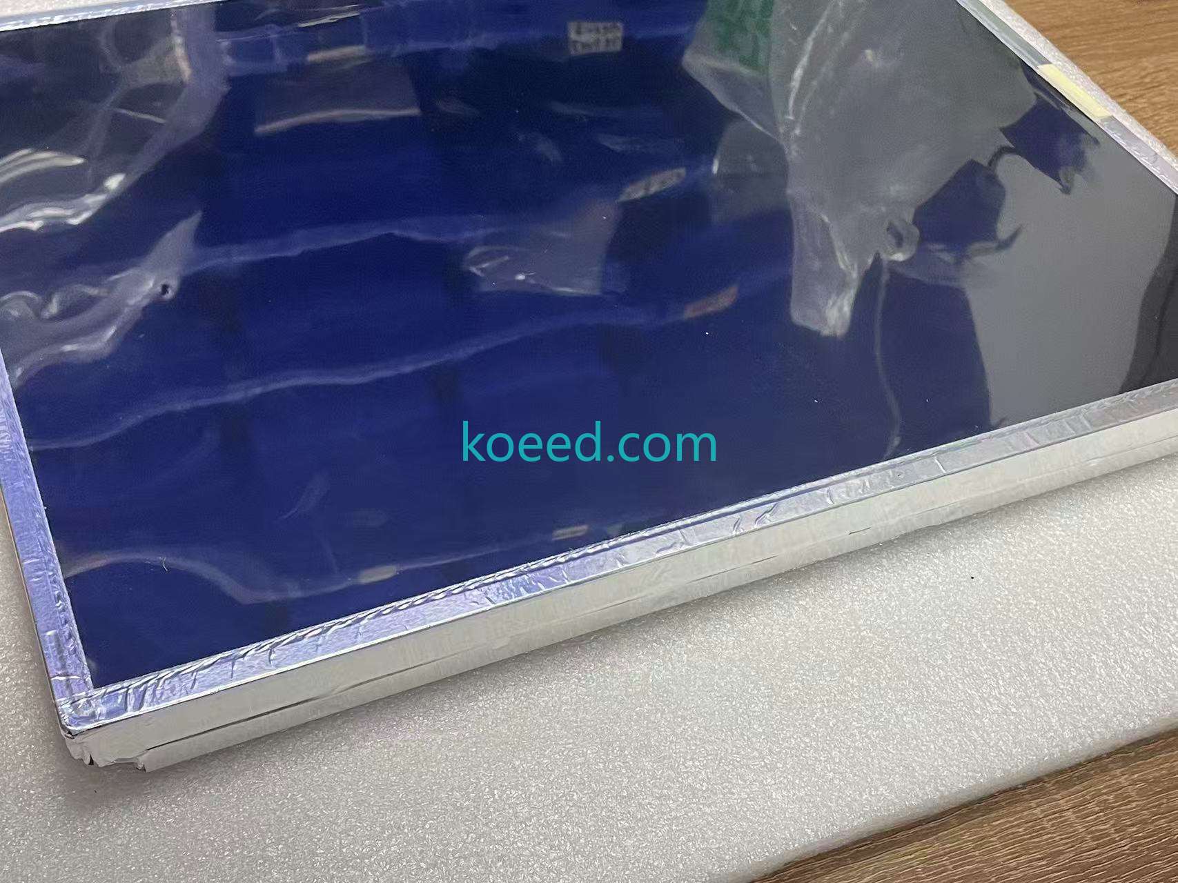 LM201U05-SLL2 - Product View