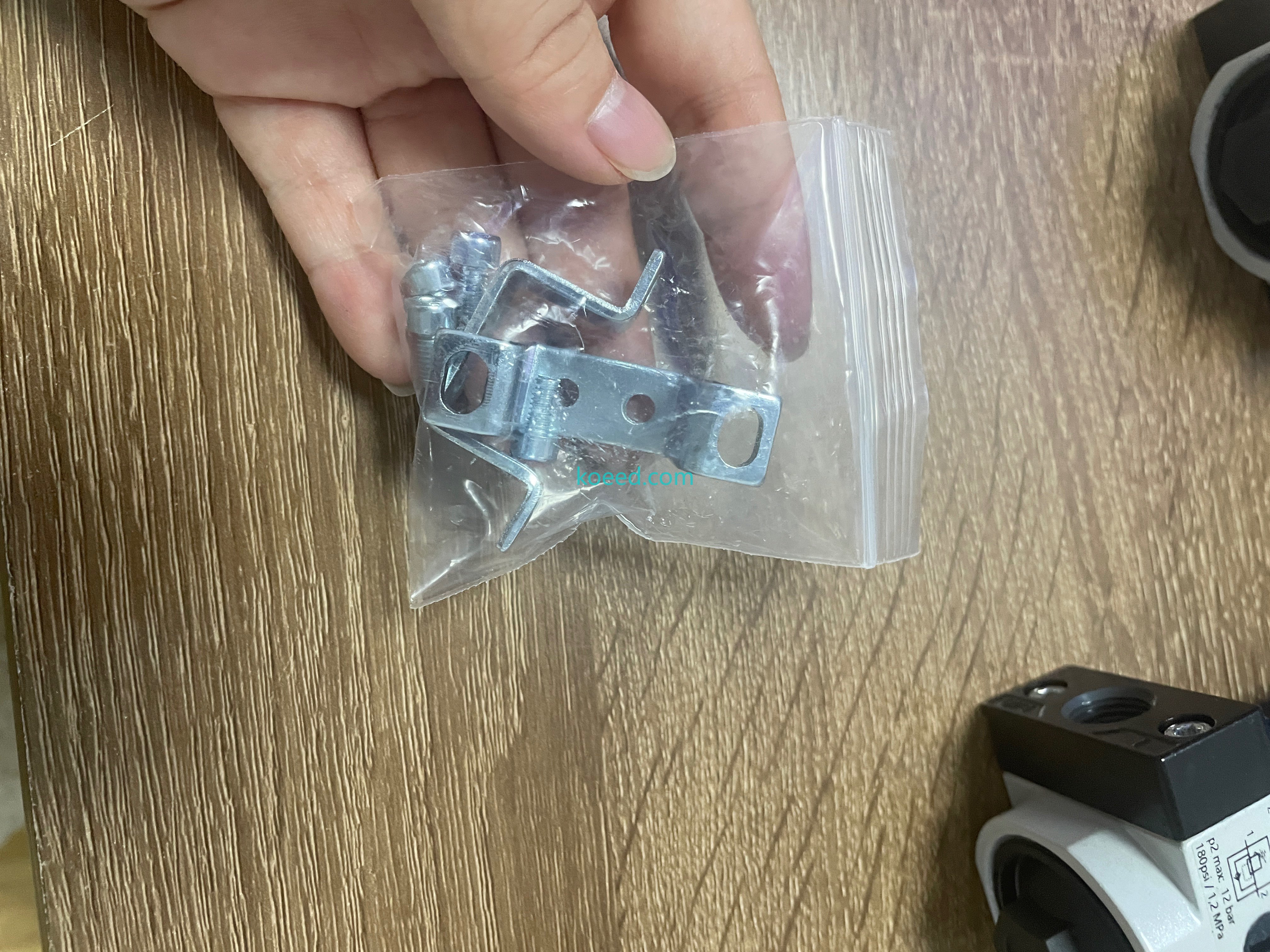 Festo LR-1/4-D-O-I-MINI - Multi-angle view of pneumatic connections