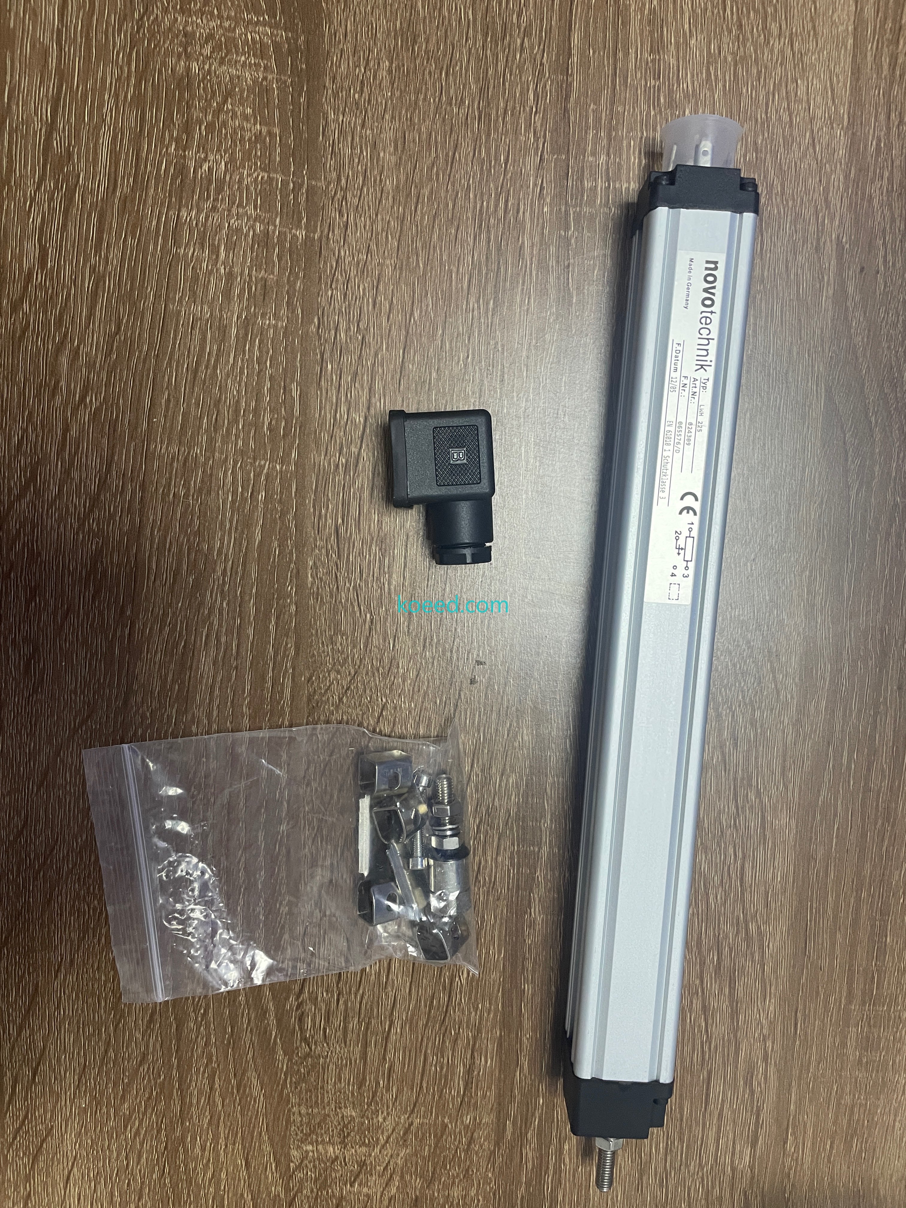 Novotechnik LWH225 position transducer - full body view