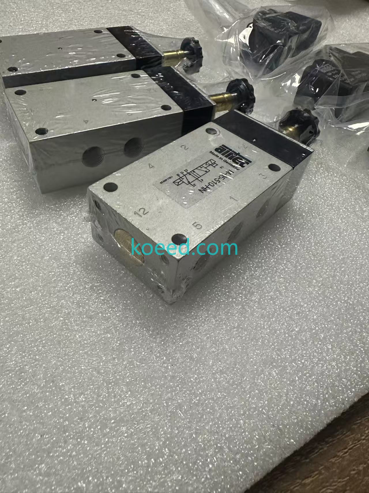 Airtec M-05-510-HN top view with manual override