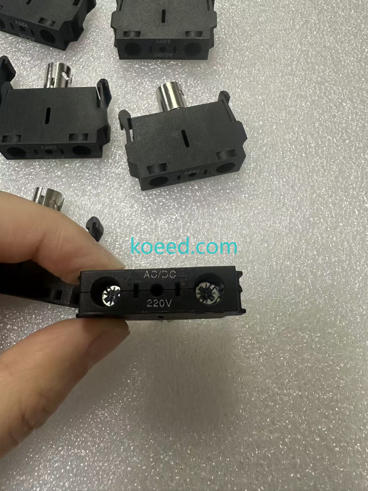 SMC ZSE30AF-C6L-N-MLB Pressure Switch - Mounted View