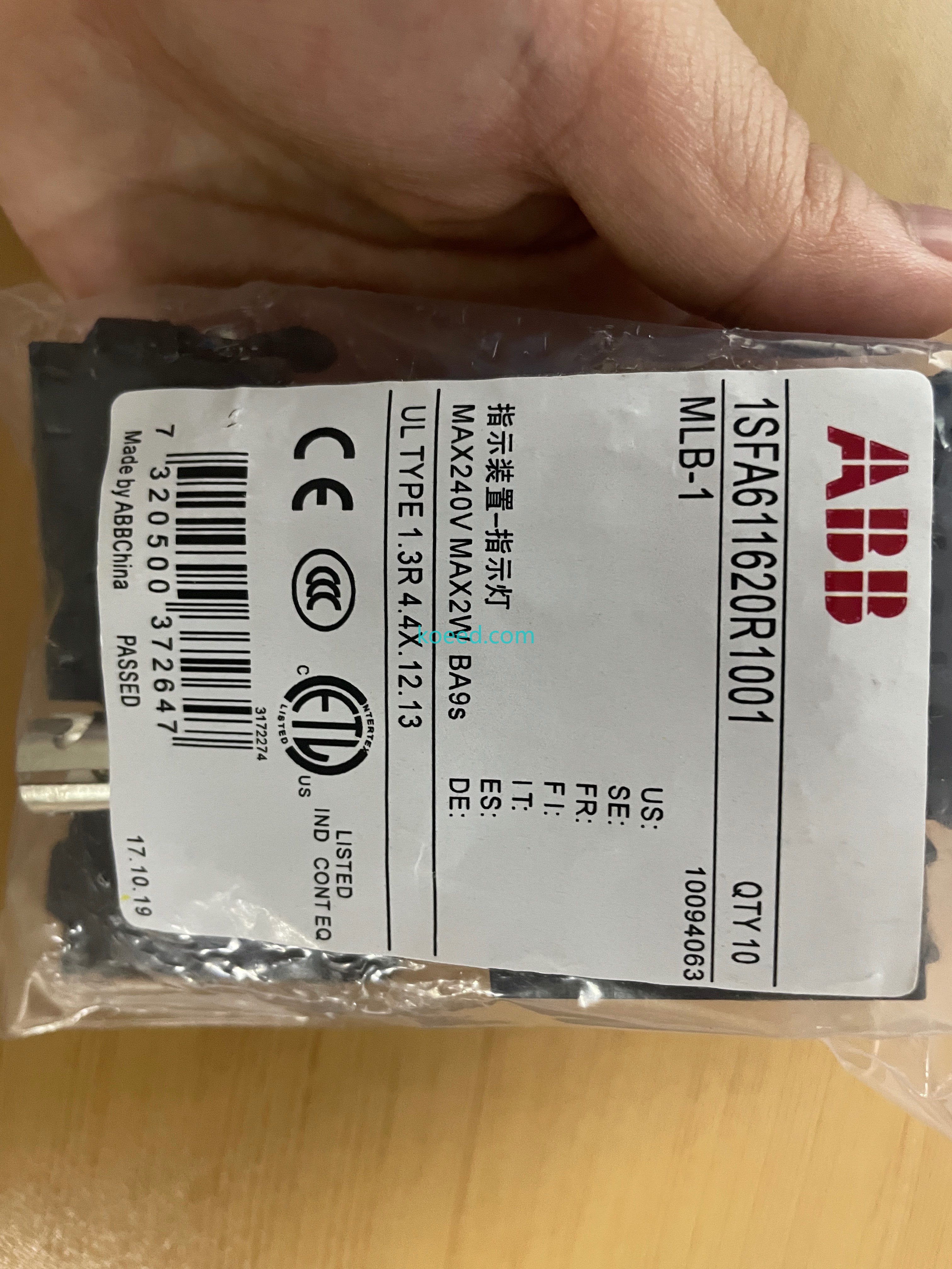 SMC ZSE30AF-C6L-N-MLB Pressure Switch - Front View