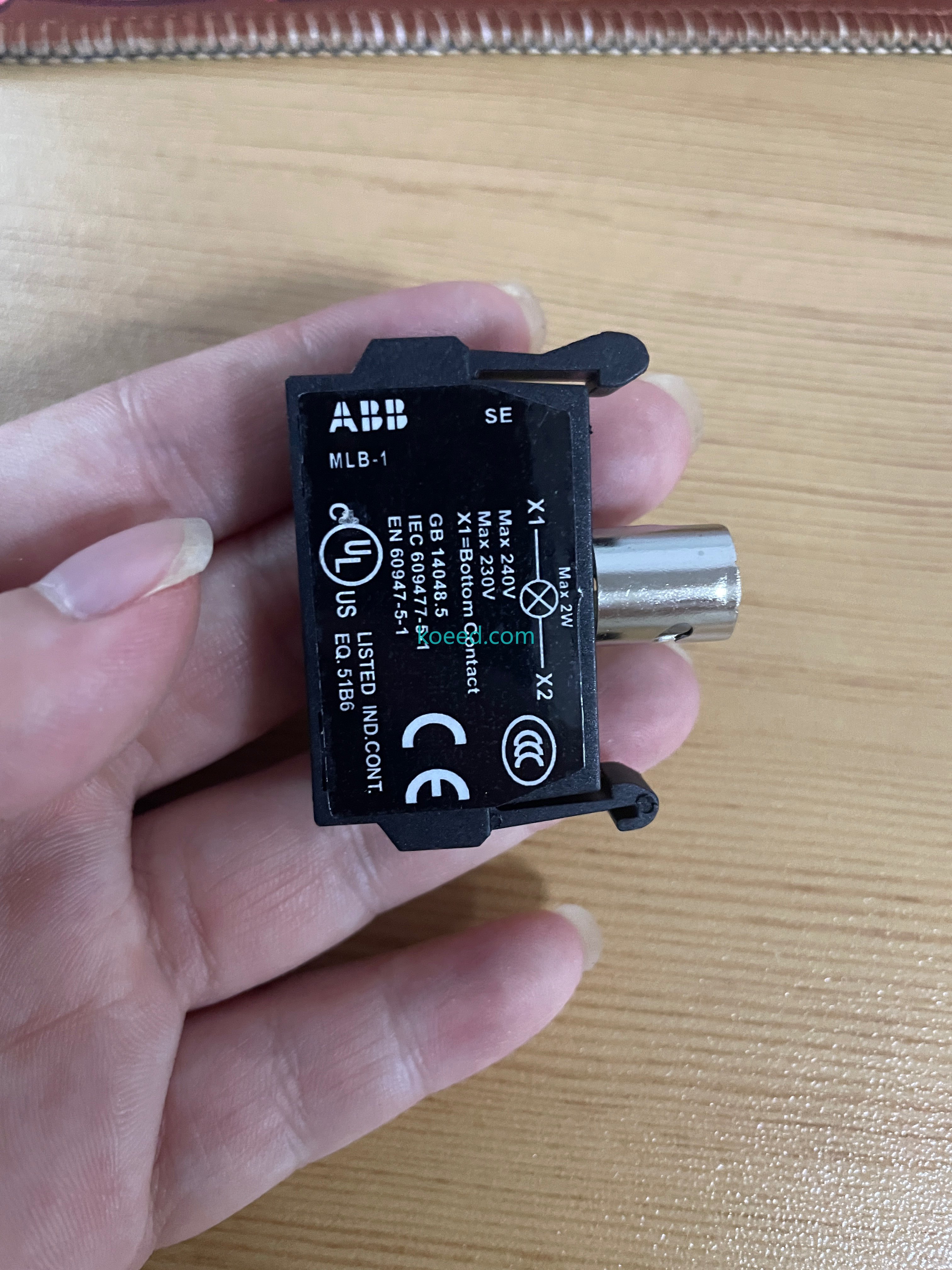 SMC ZSE30AF-C6L-N-MLB Pressure Switch - Display Detail