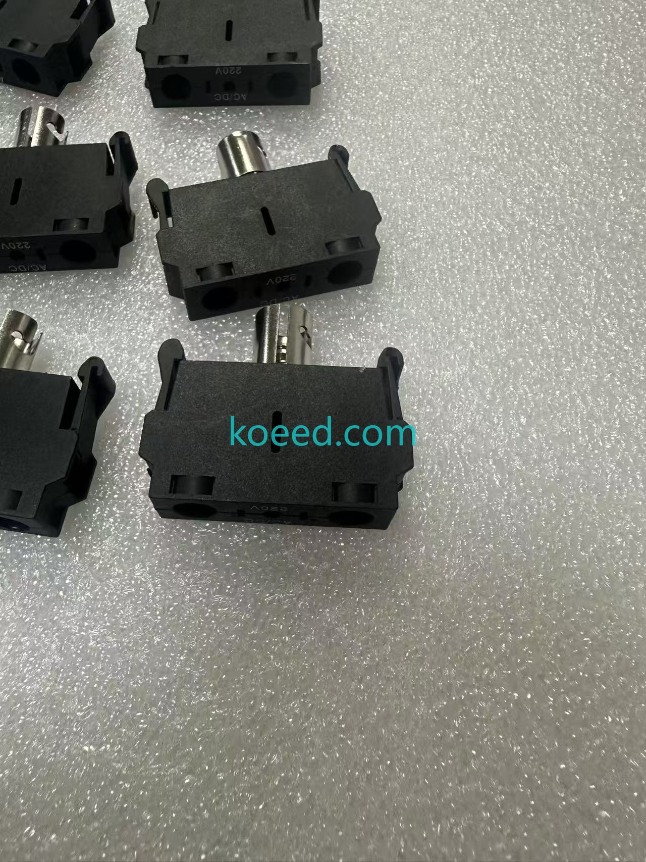 SMC ZSE30AF-C6L-N-MLB Pressure Switch - Reference View