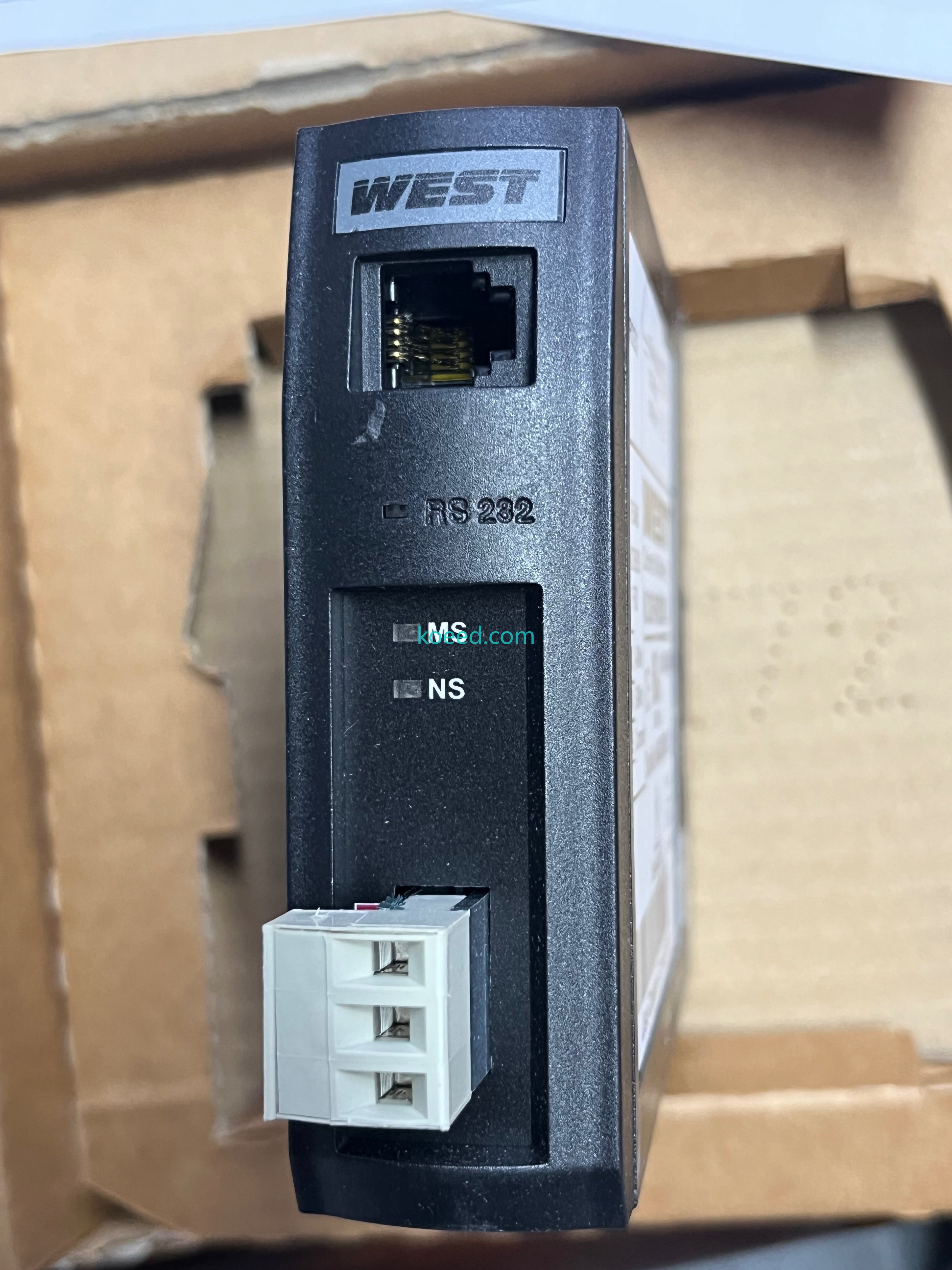 MLC9000+ BM220 S160 - Side profile showing DIN rail mounting