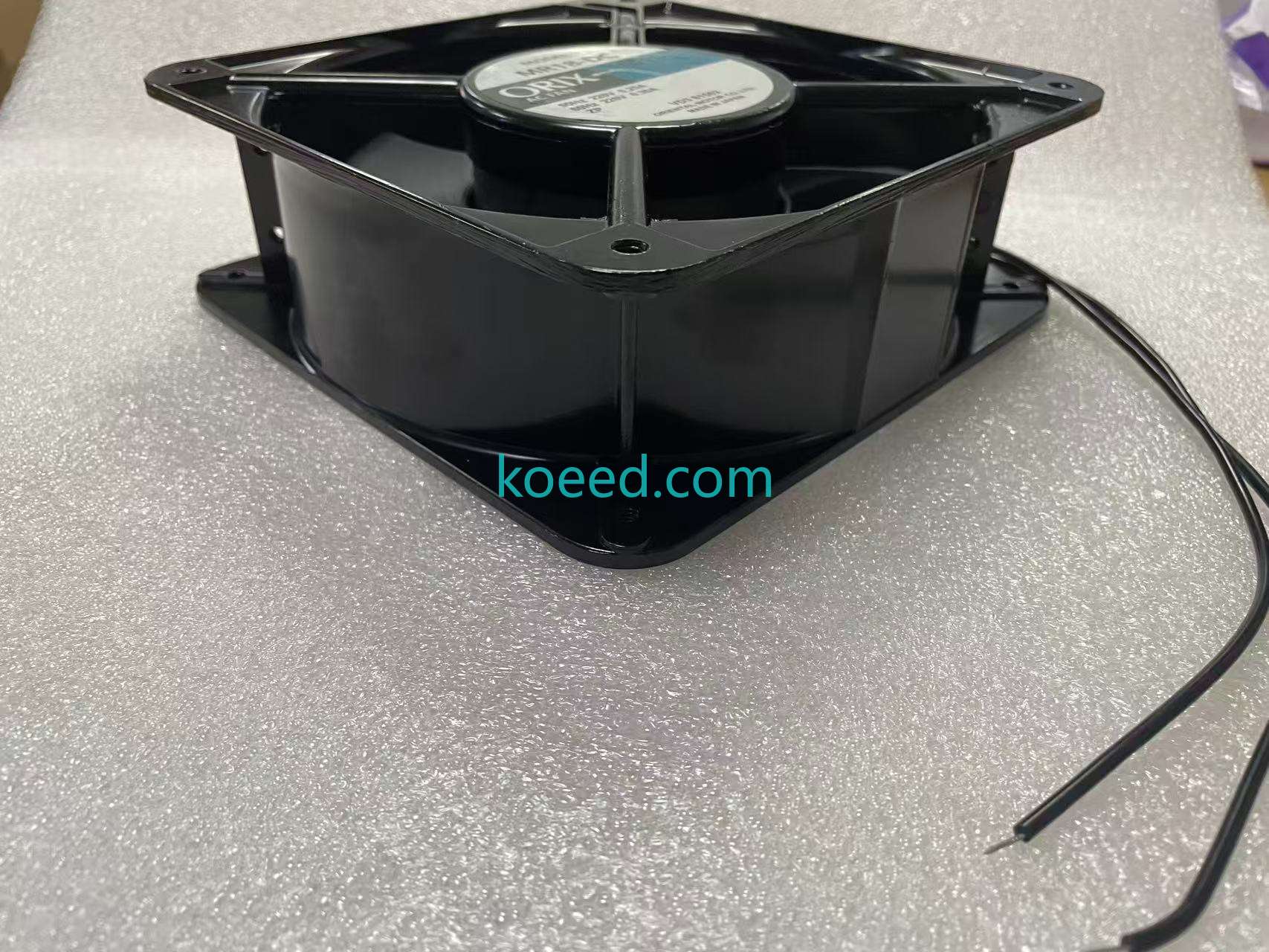 MR18-DC side profile — mounting hole pattern and depth